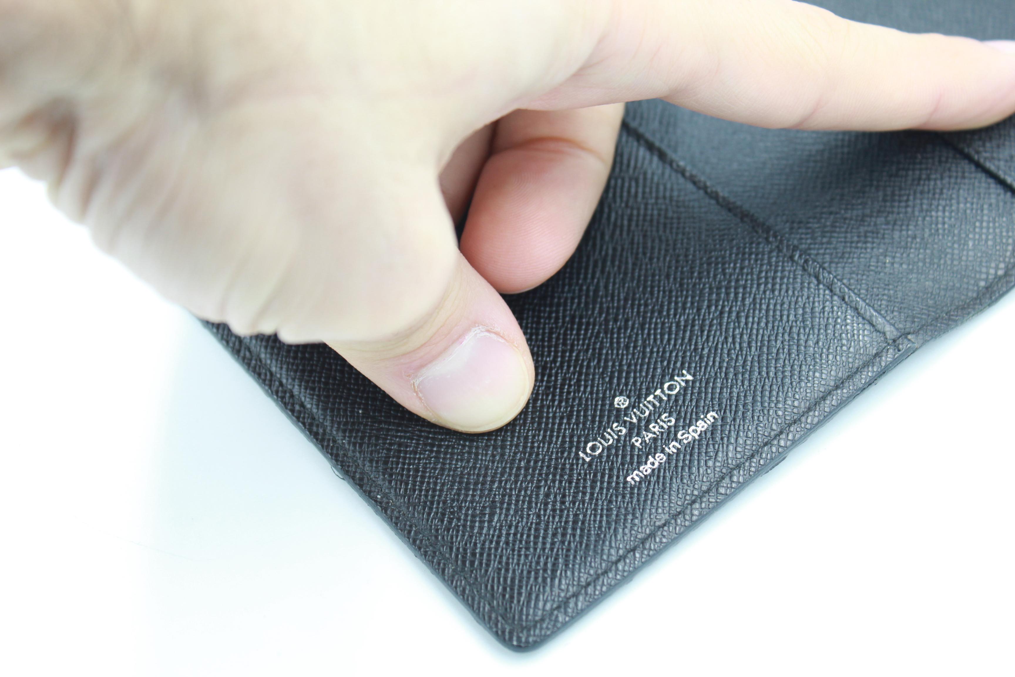 Louis Vuitton Double Wallet in damier monogram.
Card holder / Change purse.
Good condition.
Max size : 14cm x 11cm