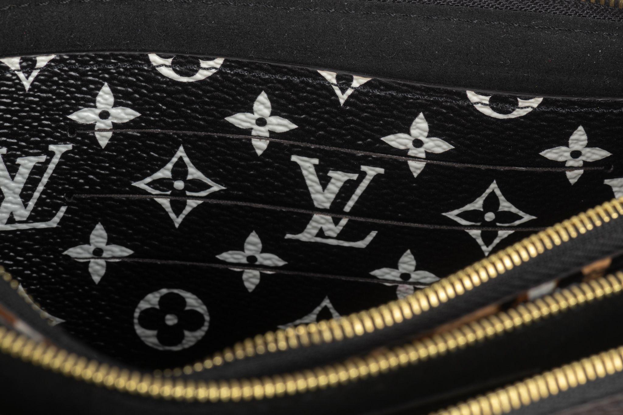 Louis Vuitton Double Zip Pochette Jungle For Sale 8