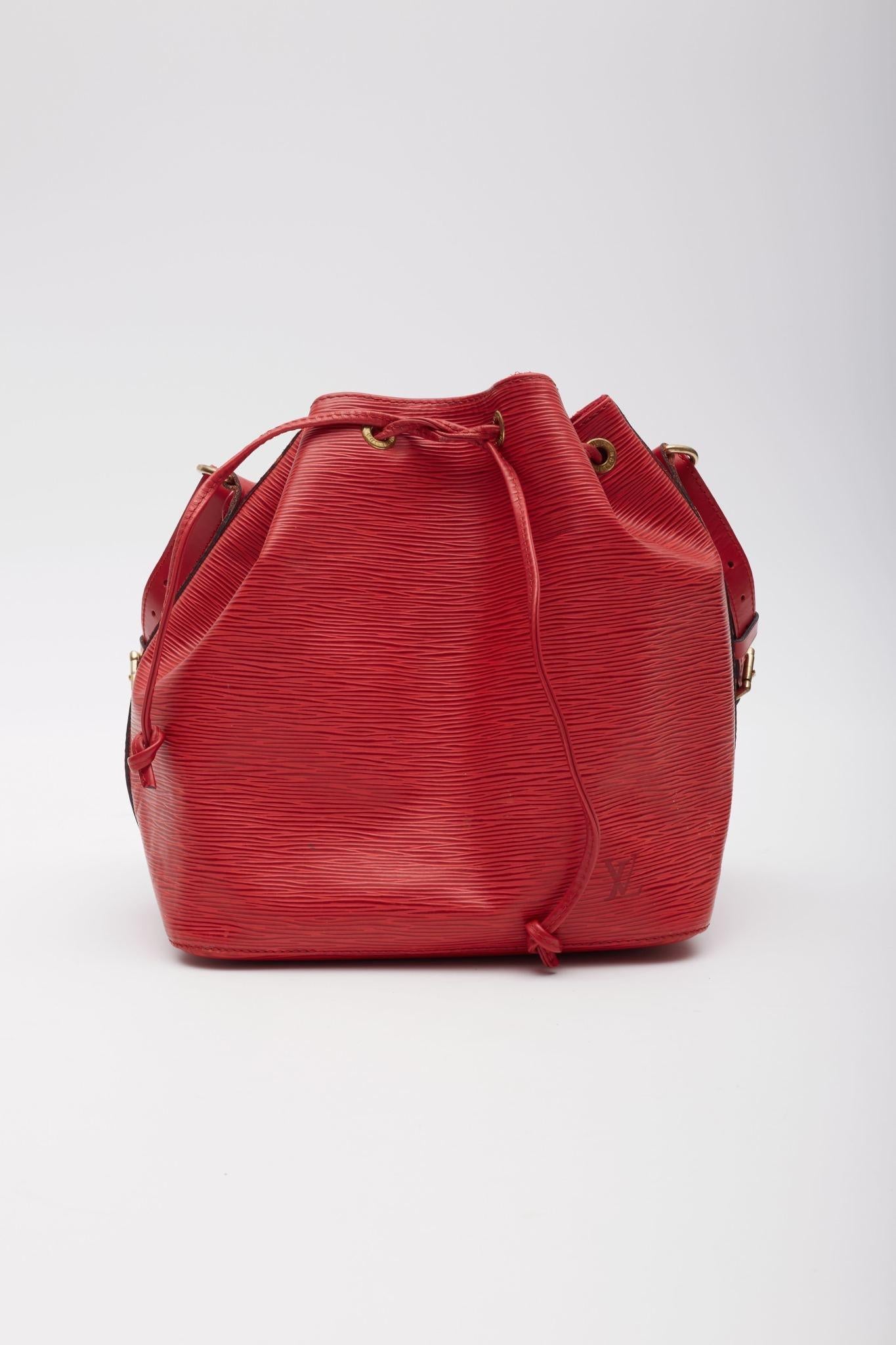 Louis Vuitton Drawstring Red Epi Petit Noe Bag In Good Condition In Montreal, Quebec