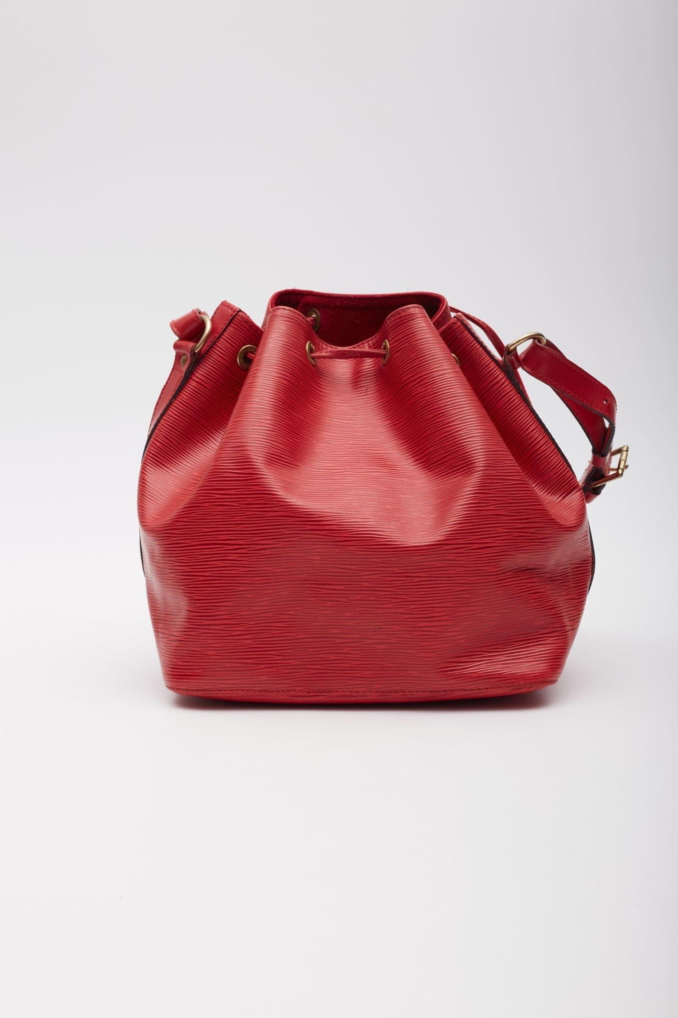 Women's Louis Vuitton Drawstring Red Epi Petit Noe Bag