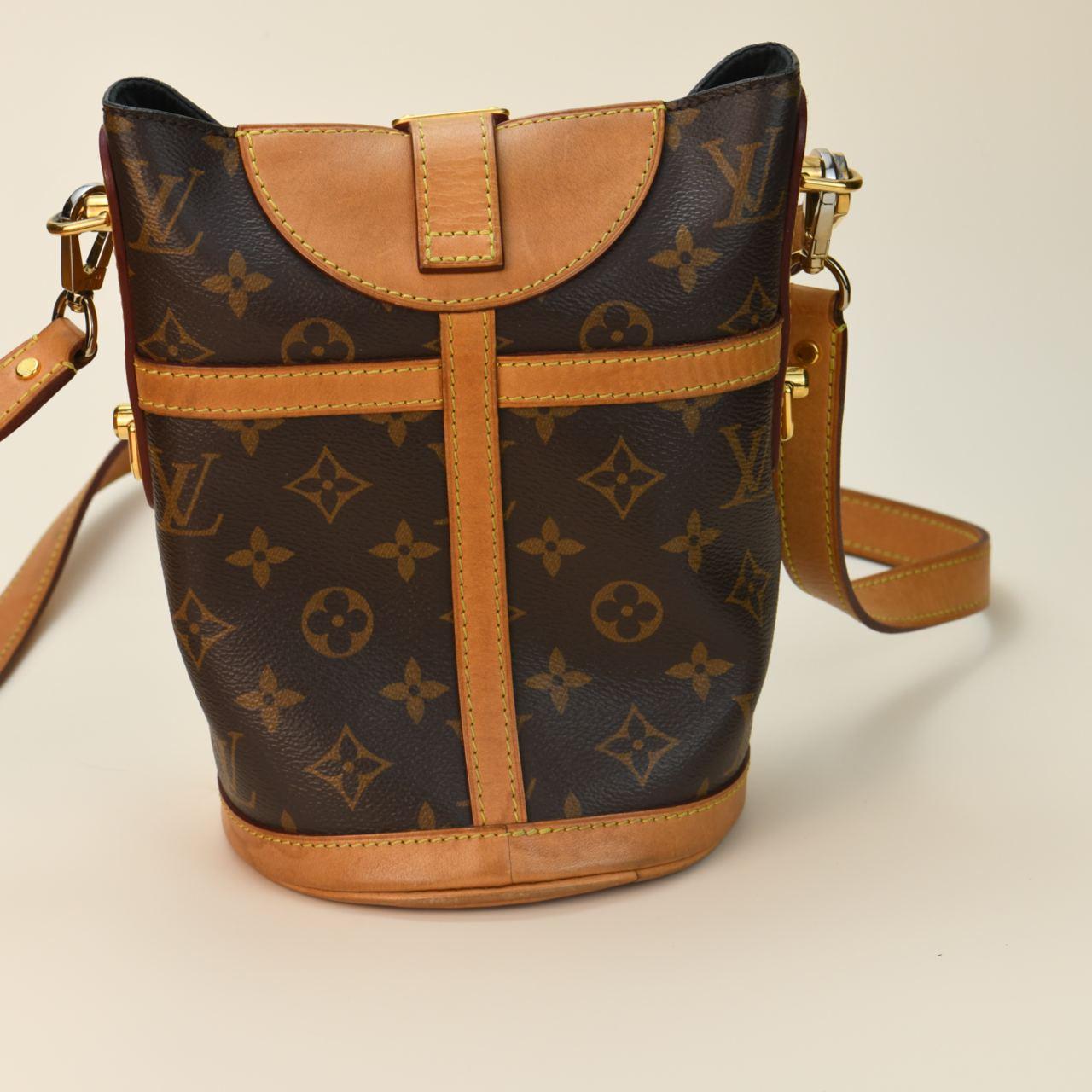Louis Vuitton Duffle Tops Monogrammierte Segeltuchhandtasche im Angebot 5