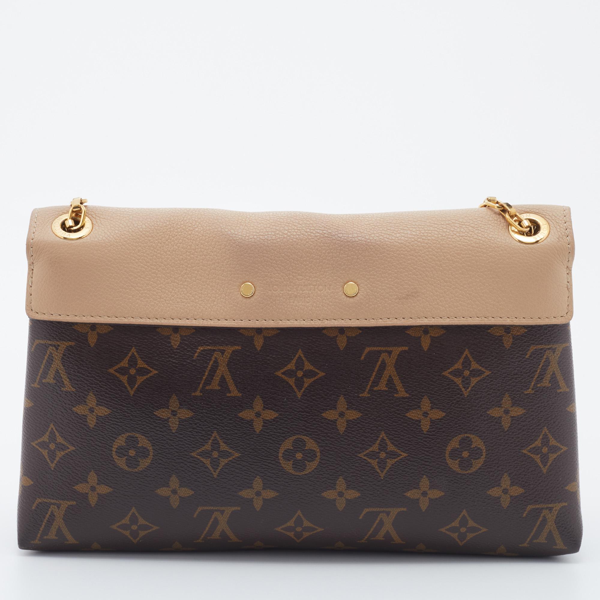 Accessorise like a pro with this trendy and functional bag from Louis Vuitton. This rich and classy Pallas bag is made from the signature Monogram canvas and leather into a smart silhouette. The interior of the bag is lined with Alcantara, and it
