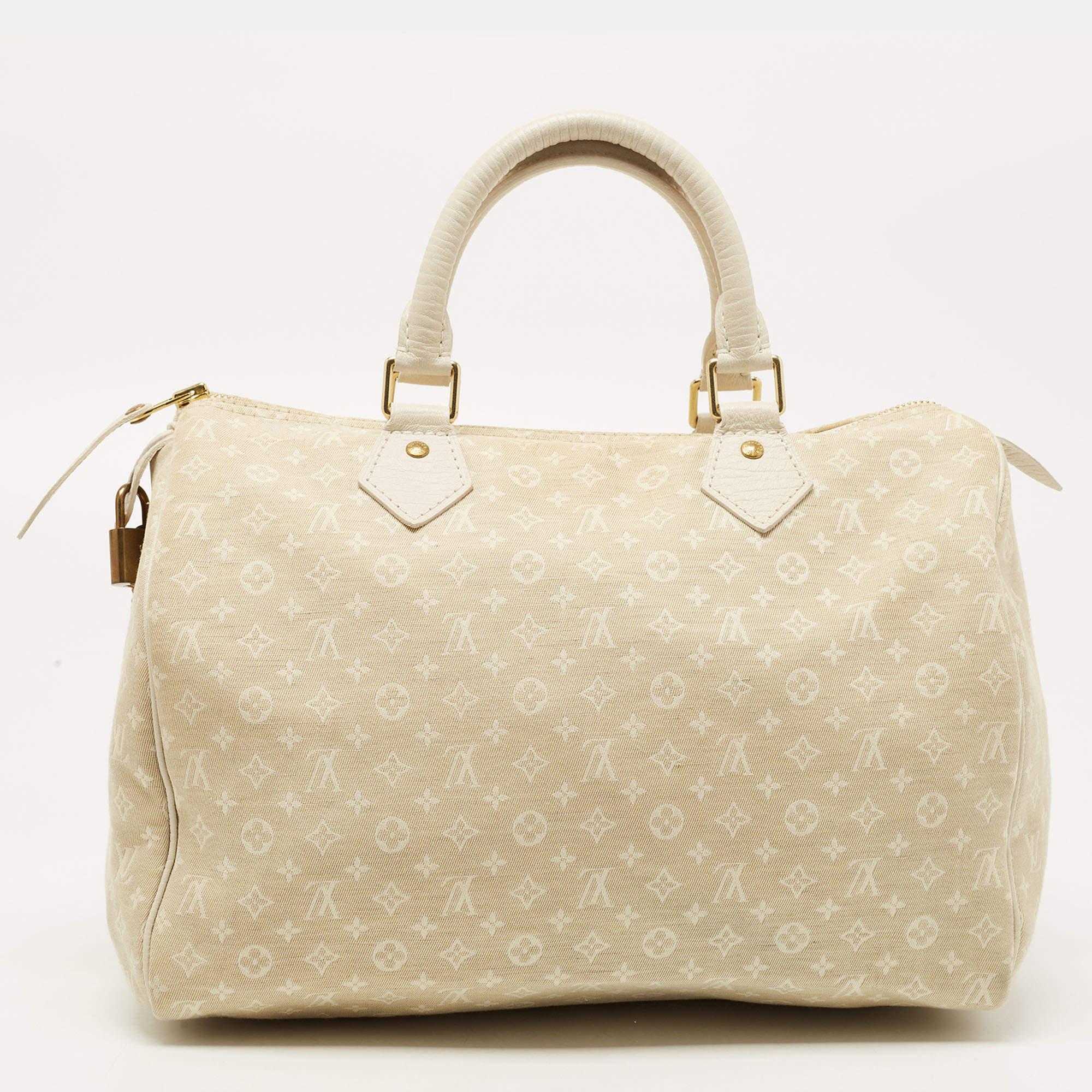 Titled as one of the greatest handbags in the history of luxury fashion, the Speedy from Louis Vuitton was first created for everyday use as a smaller version of their famous Keepall bag. This Speedy 30 comes in Mini Lin Monogram canvas with leather