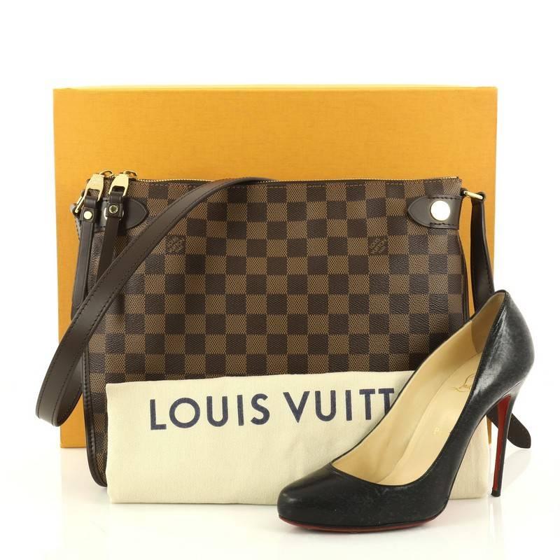 This authentic Louis Vuitton Duomo Messenger Bag Damier from 2017 is a marvelous crossbody bag. Crafted in damier ebene coated canvas, this stylish bag features a dark brown leather shoulder strap, dark brown leather trims and gold-tone hardware