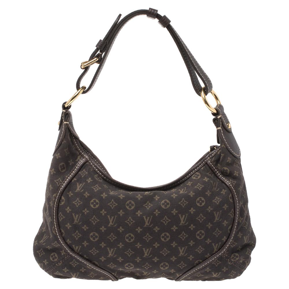 This Louis Vuitton bag will be your reach when you wish to comfortably carry all your essentials with a whole lot of elegance. Made from Ebene Mini Lin canvas, this bag has a single handle and a spacious canvas interior to hold your essentials. It