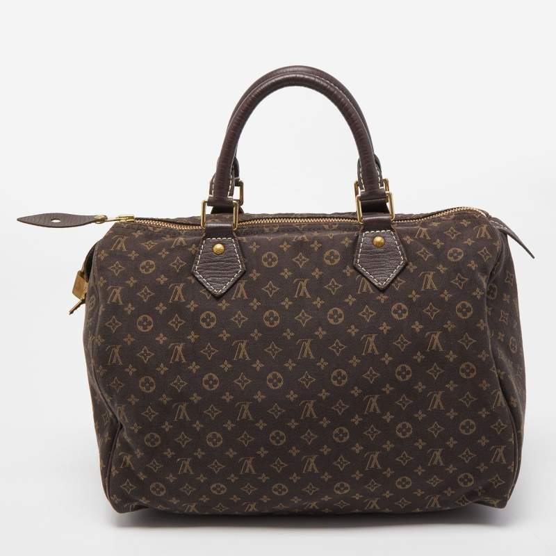 This pre-owned Louis Vuitton Mini Lin Speedy 30 bag is a timeless piece that can last you season after season. This bag is made of Monogram canvas and will effortlessly accompany you to work and after. It has dual handles, gold-tone hardware, and a