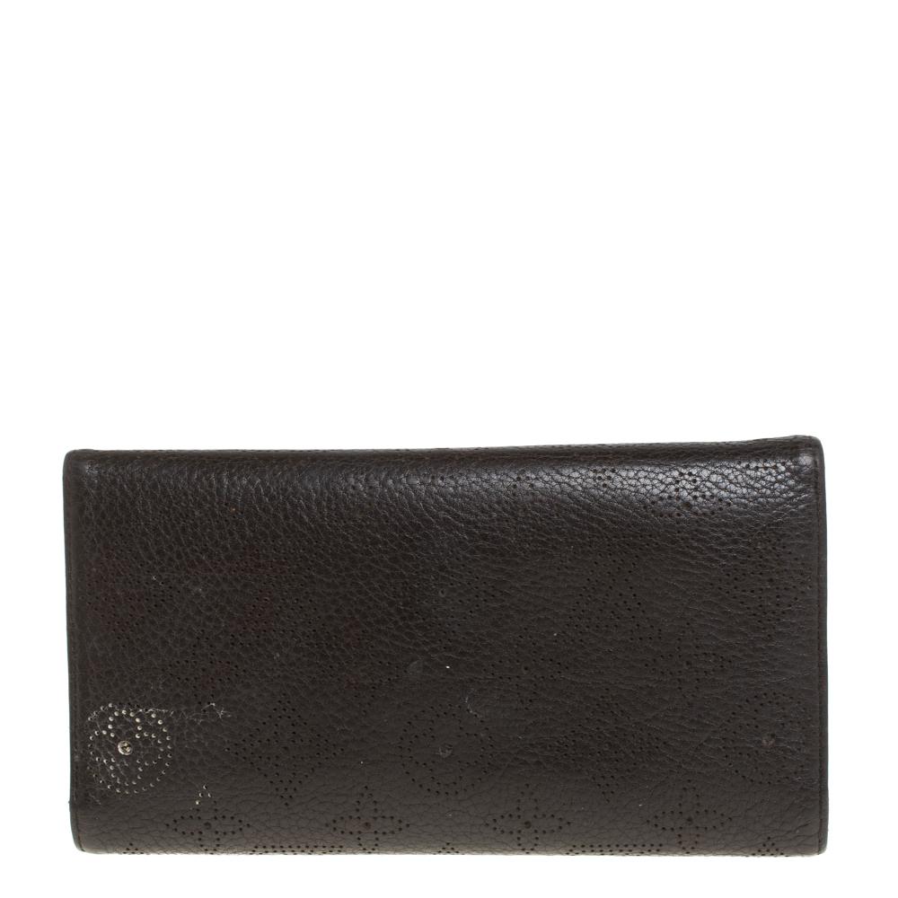 Louis Vuitton Ebene Monogram Mahina Leather Amelia Wallet In Good Condition In Dubai, Al Qouz 2