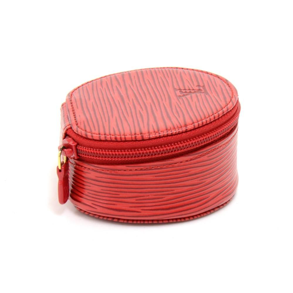 Louis Vuitton jewelry box in red epi leather and red alkantra lining. Great to keep your jewelry organized wherever you go. Make this beauty yours today! Very rare to find! SKU: LO799

Made in: France
Size: 3.1 x 3 x 1.8 inches or 8 x 7.5 x 4.5