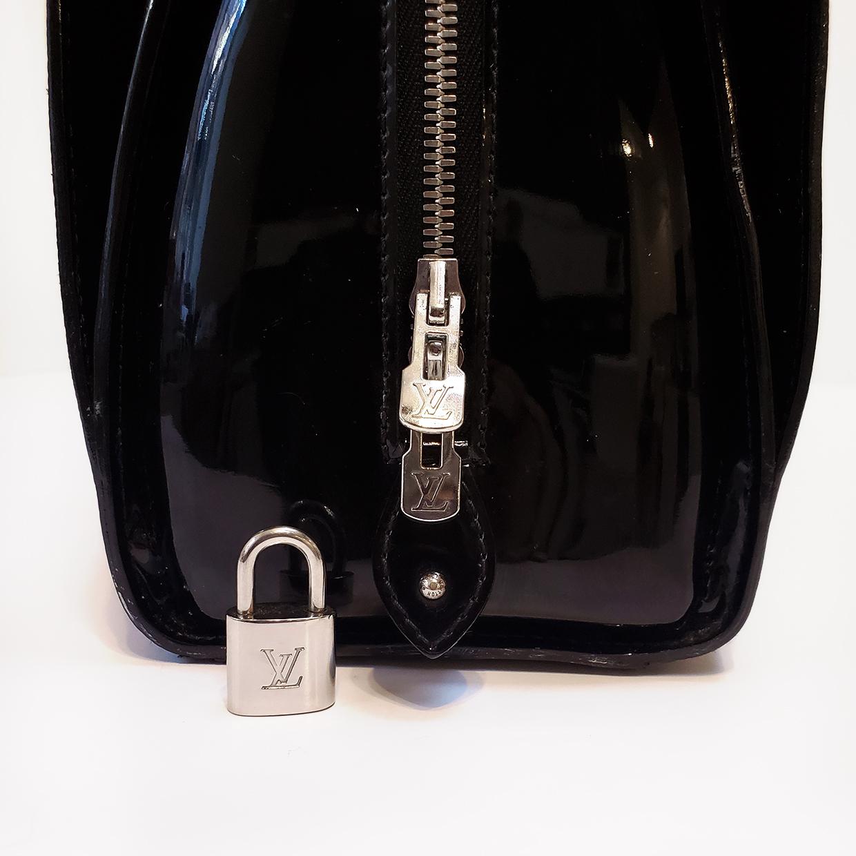 Louis Vuitton Electric Epi Pont-Neuf GM Black Shoulder Bag For Sale 1