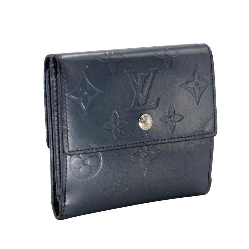 Louis Vuitton Elise Small Leather Vernis Wallet LV-0924p-0001

Here is another beautiful collection by Louis Vuitton called the Elise Wallet. This stylish compact wallet is crafted of Louis Vuitton monogram embossed Vernis patent leather. The front