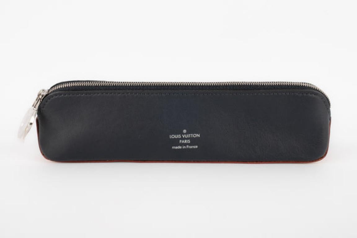 Louis Vuitton Elizabeth Leather Case In Excellent Condition For Sale In SAINT-OUEN-SUR-SEINE, FR