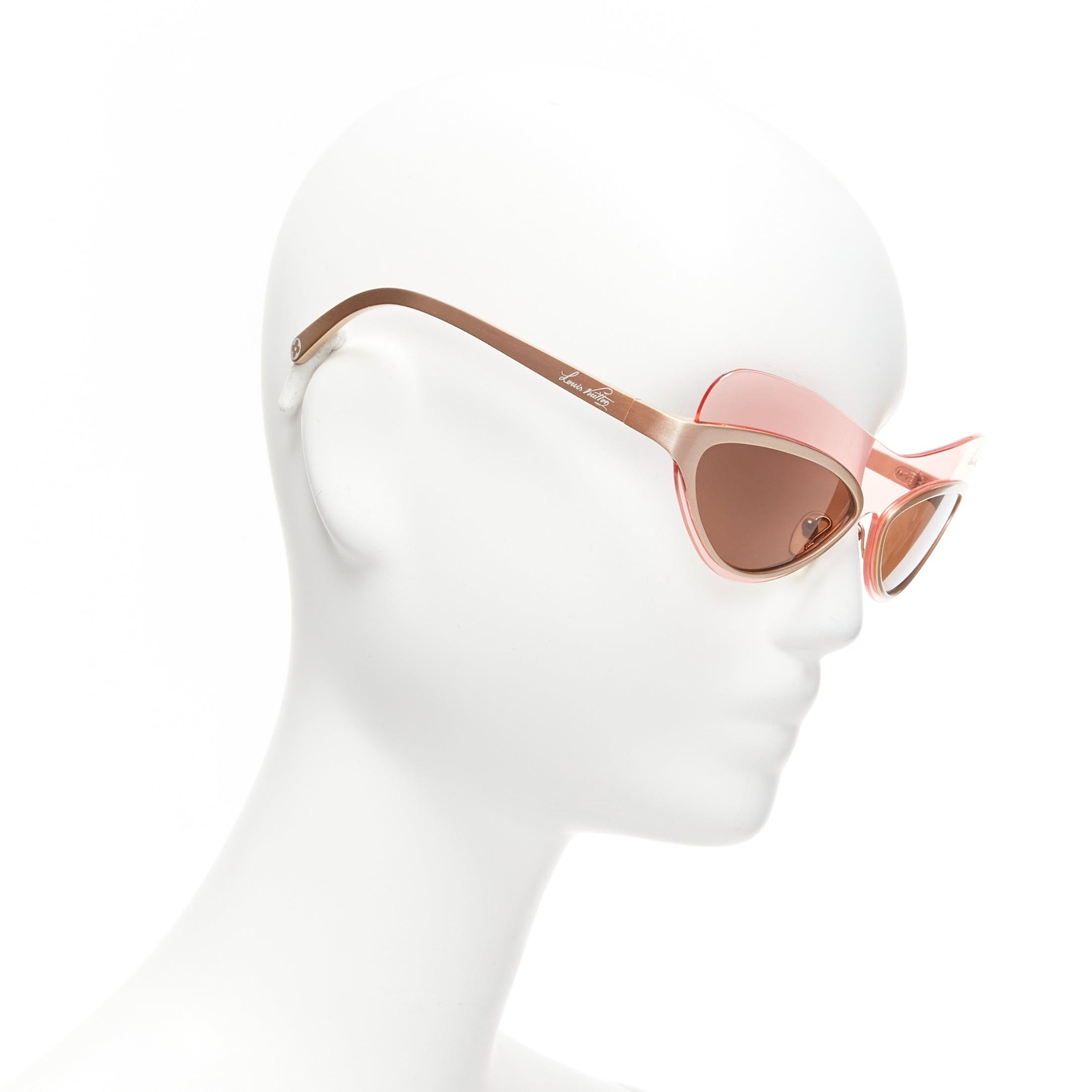 LOUIS VUITTON Ella Z0313U clear pink shield brown futuristic cateye sunglasses
Reference: NKLL/A00074
Brand: Louis Vuitton
Model: 2010
Collection: Ella
Material: Metal, Plastic
Color: Pink, Metallic
Pattern: Solid
Made in: