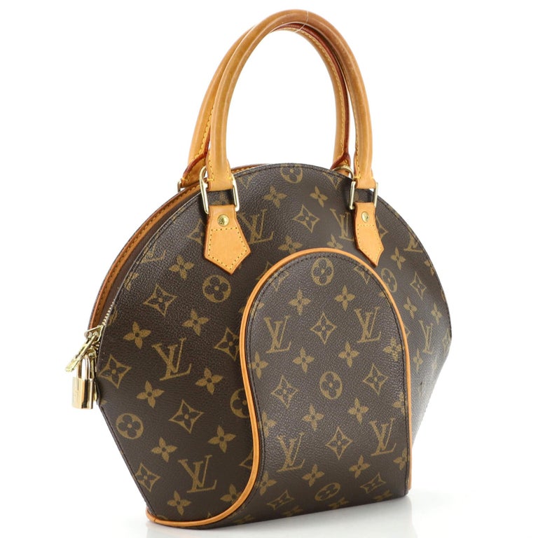 Fantasia Consignments - Louis Vuitton Ellipse Bag! Comes with lock and key,  dustbag and original tags. Great everyday size. Clean interior. $550  #louisvuittonellipse #lv #louisvuittonbag #louisvuitton #monogram  #oldsaybrook #connecticut #consignment