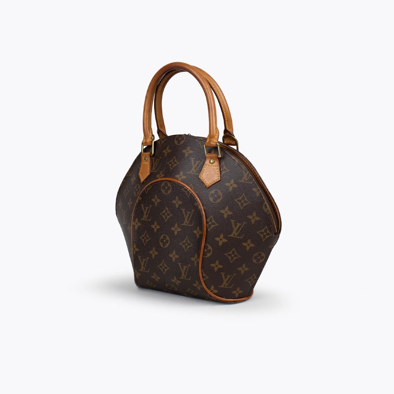 Chocolate and tan monogram coated canvas Louis Vuitton Ellipse PM handle bag with

– Brass hardware
– Dual rolled leather top handles
– Tan vachetta leather trim, tonal canvas lining, single slit pocket at interior wall and zip closure at