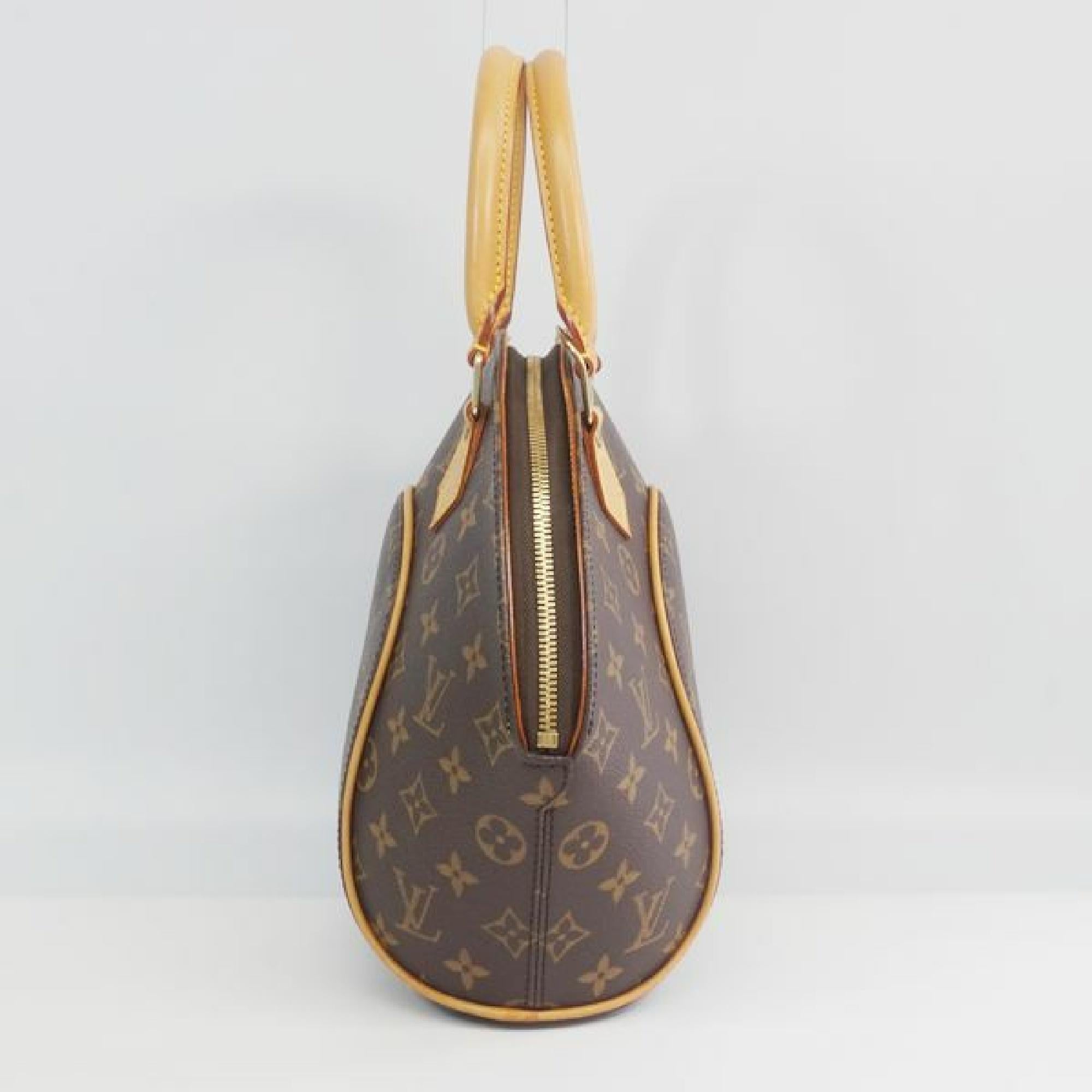 An authentic LOUIS VUITTON Ellipse PM Womens handbag M51127 The outside material is Monogram canvas. The pattern is EllipsePM. This item is Vintage / Classic. The year of manufacture would be 1997.
Rank
AB signs of wear (Small)
Used goods in good