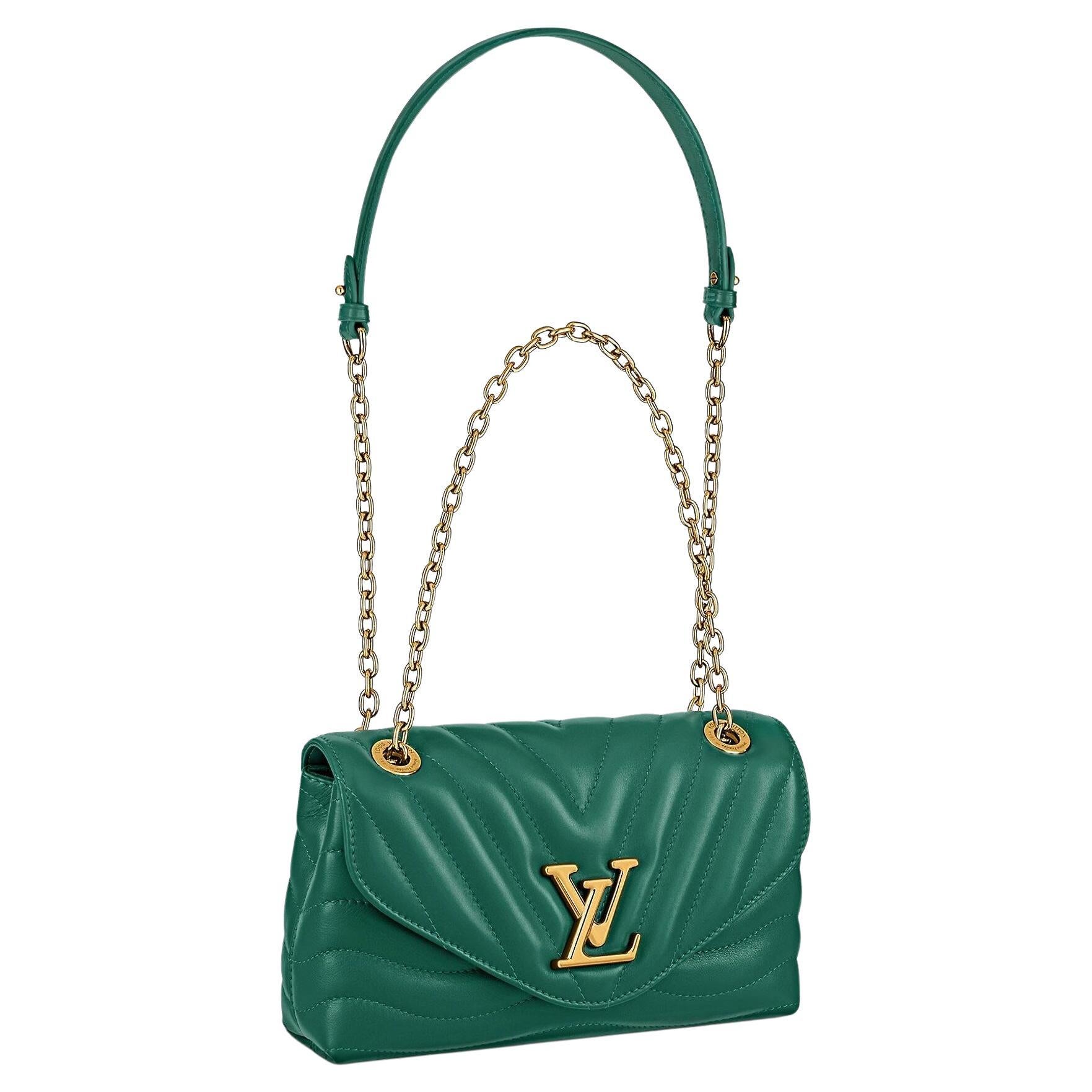 Louis Vuitton Emerald Green Smooth Cowhide Leather LV New Wave Chain Bag For Sale