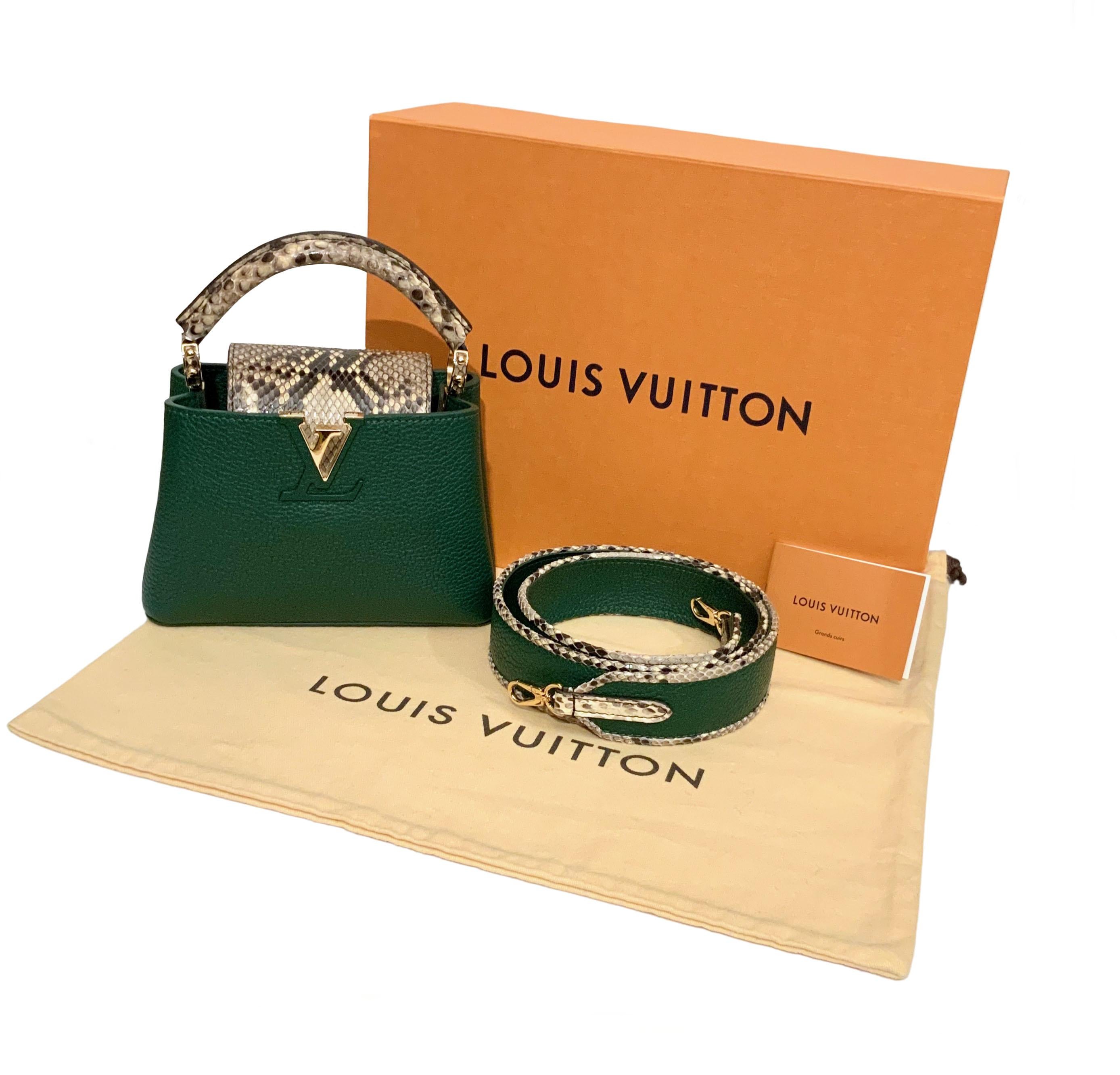 This pre-owned but New Capucines Mini handbag from Louis Vuitton is crafted in grainy Taurillon leather, dyed in a beautiful emerald green and trimmed in shiny precious python skin. 
It can be carried in two different styles: flap inside or outside