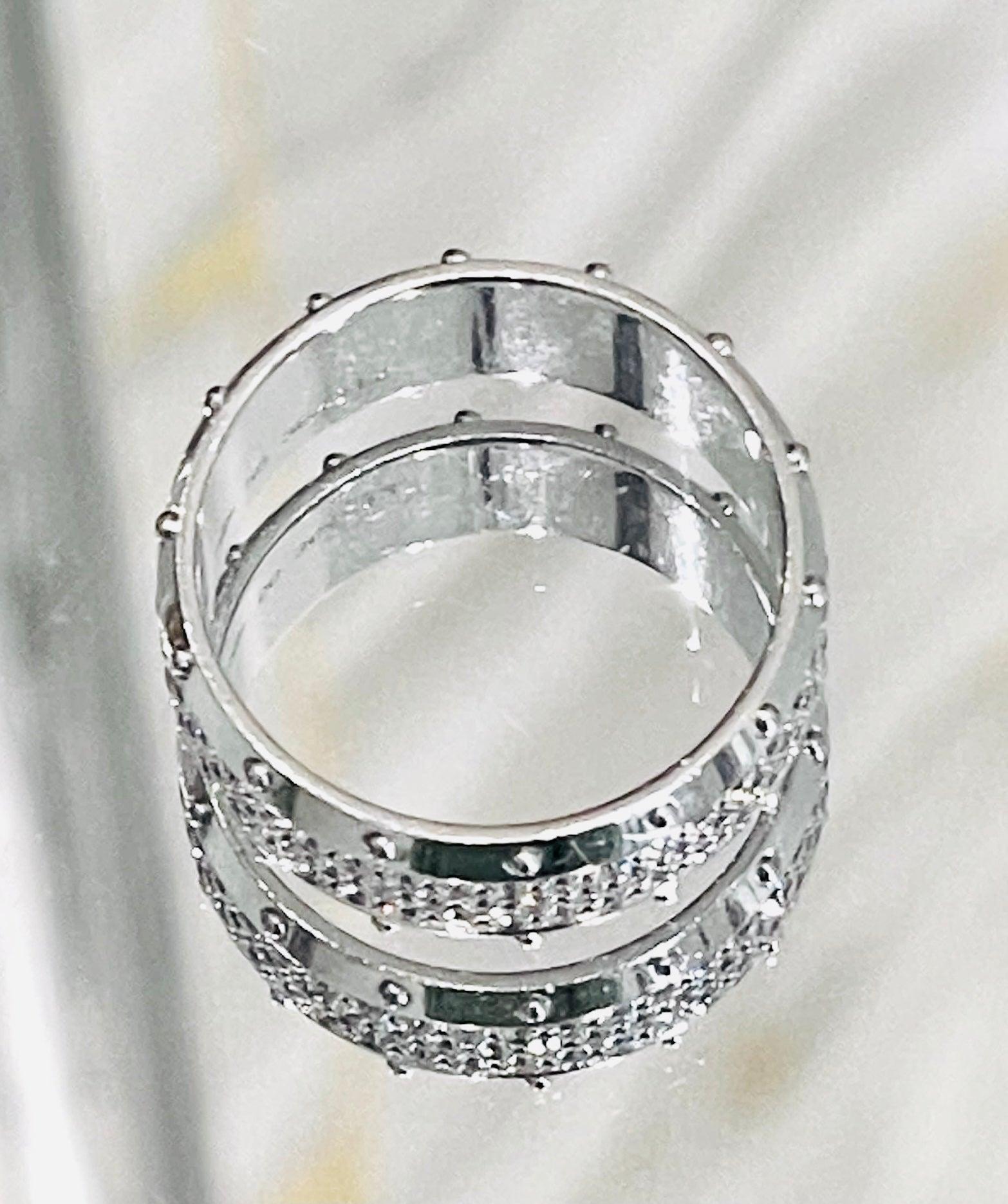 Women's Louis Vuitton Empreinte 18ct Gold & Pave Diamond Ring For Sale