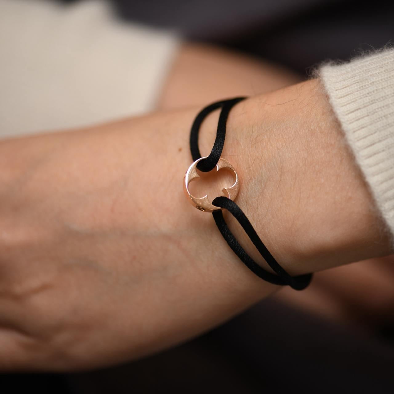 SKU	AT-2514
Model	Empreinte Q95647
Serial Number	E4****
Metal	18k Rose Gold
Weight	approx 4.5 g
Condition	Excellent
_____________________________________________
If you are interested in any of our previously sold pieces, please contact us, and we