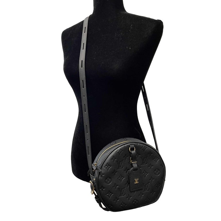 Louis Vuitton - Empreinte Boite Chapeau Souple Black Round Crossbody at  1stDibs