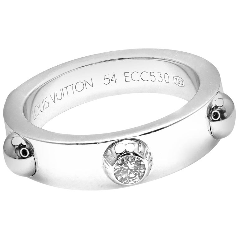 The Louis Vuitton 18k White Gold Wide Empreinte Ring Louis Vuitton s  available are of various types