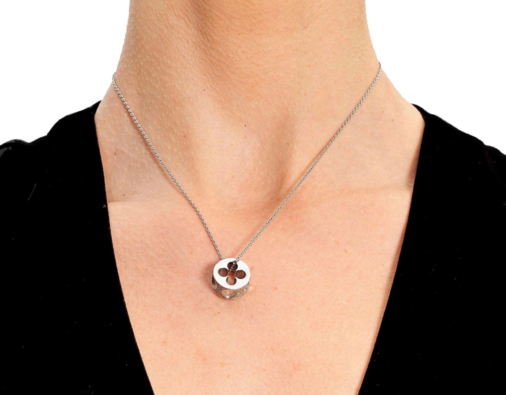 Perfect Gift!! 

18ct White gold Genuine Empreinte Diamond pendant.

The nails of the legendary trunk become the signature of the Empreinte collection. On pendants, nails delicately leave their imprints around a distinctive central cut-out Monogram