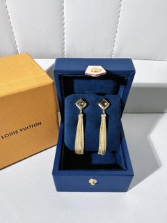 Pendientes con borlas de la colección Emprise de Louis Vuitton, en oro amarillo con cuarzo ahumado