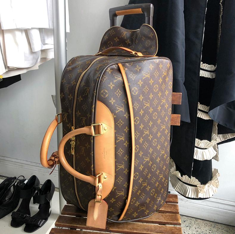 louis vuitton travel bag with wheels