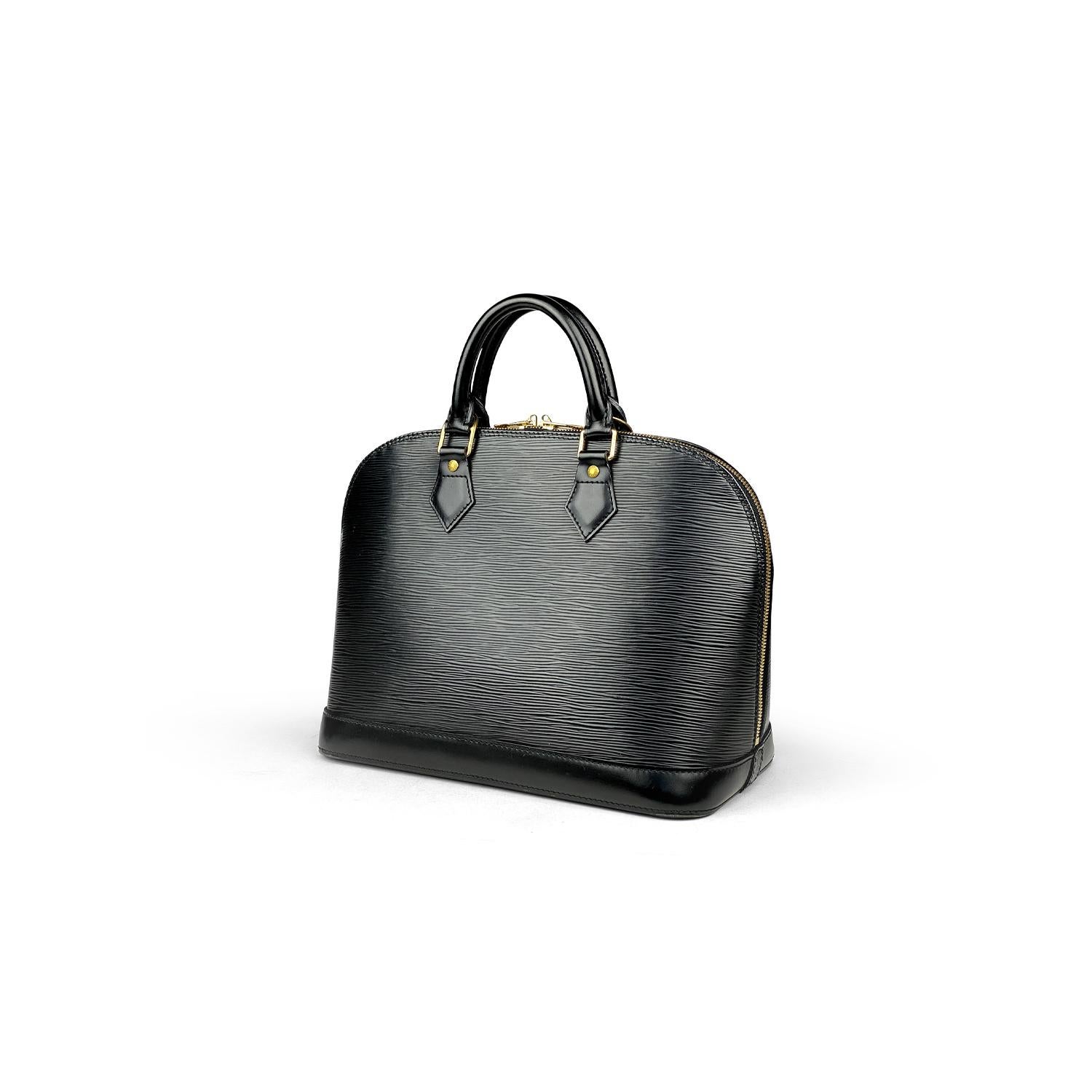 Louis Vuitton Epi Alma PM In Good Condition For Sale In Sundbyberg, SE