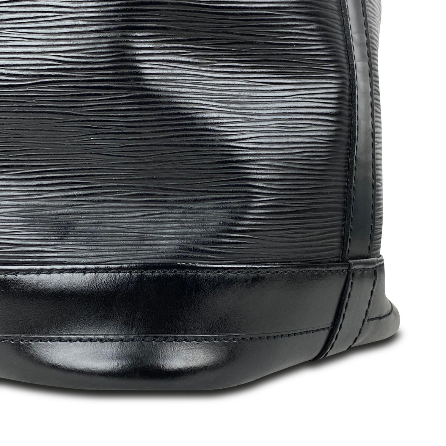 Louis Vuitton Epi Black Noé GM Shoulder Bag For Sale 4