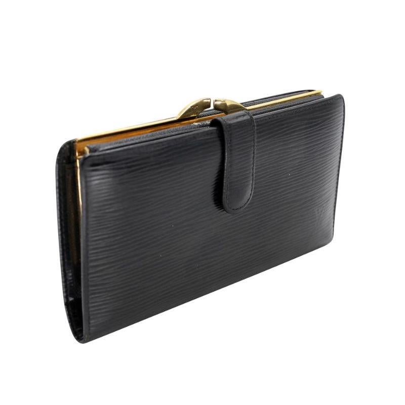 Louis Vuitton Epi GM Leather Kisslock Wallet LV-W0128P-0005

The Louis Vuitton Wallet is the best all-in-one accessory you will ever need. With its roomy capacity and multiple slots, this wallet makes for a very functional wallet or clutch. A