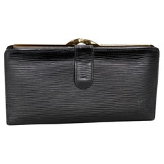 Louis Vuitton Epi GM Leather Kisslock Wallet LV-W0128P-0005