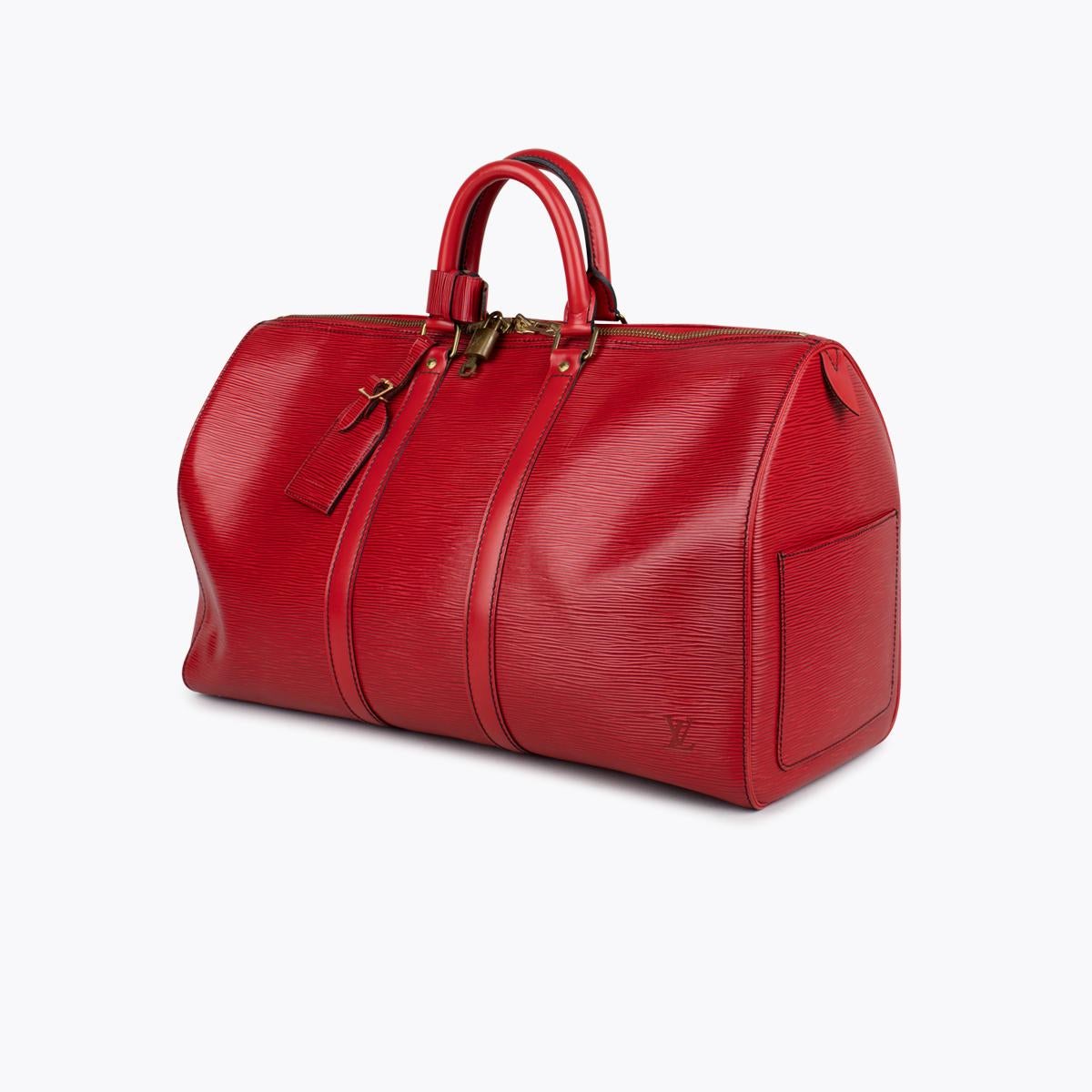 Red Epi leather Louis Vuitton Keepall 45 with

– Brass hardware
– Black contrast stitching throughout
– Dual rolled top handles
– Single slit pocket at exterior side
– Embossed logo embellishment at front face, tonal suede interior and zip closure