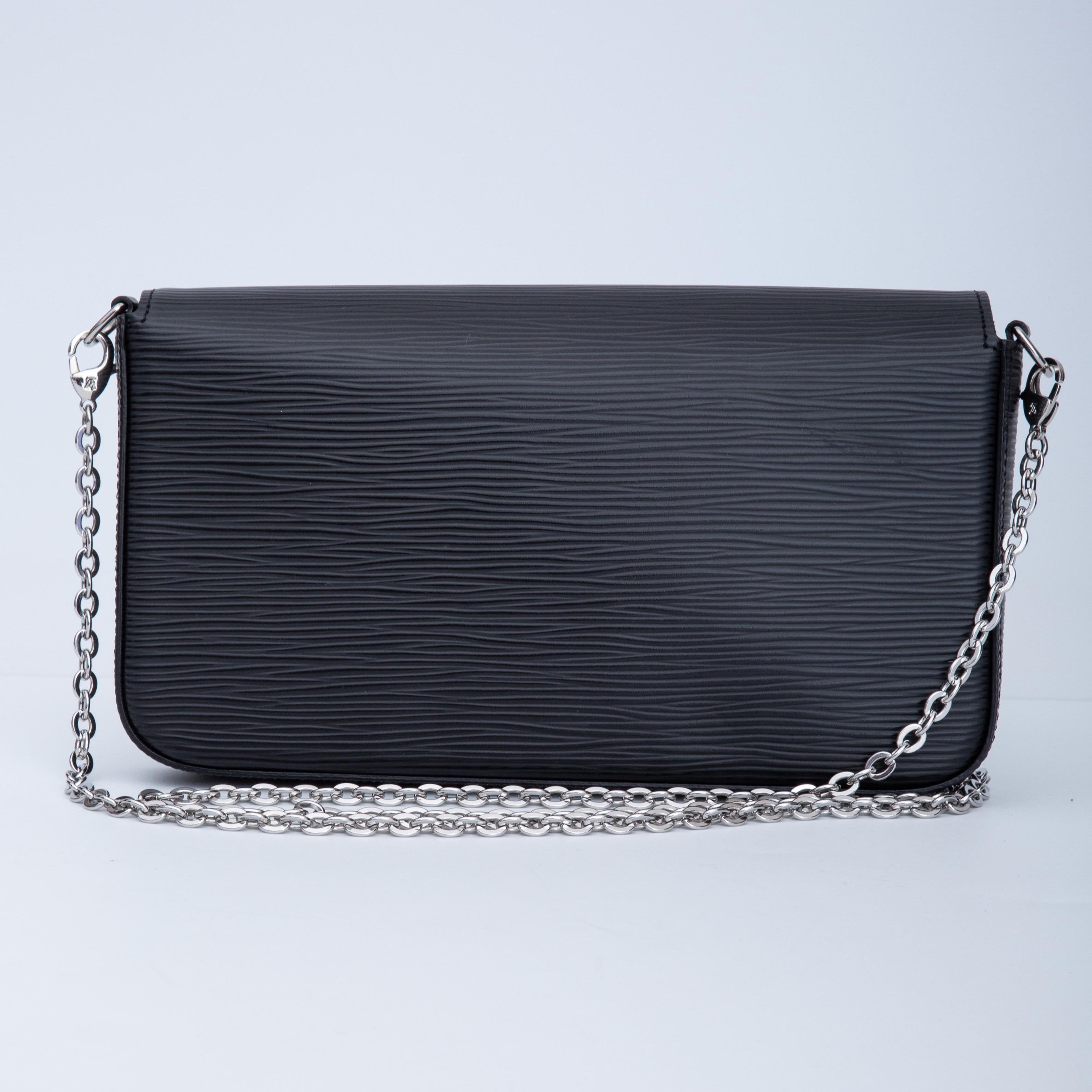 This shoulder bag is made of Louis Vuitton epi leather in black. This bag features a removable silver chain shoulder strap, envelope style flap with snap closure and a black microfiber interior with a patch pocket.

COLOR: Black
MATERIAL: Epi