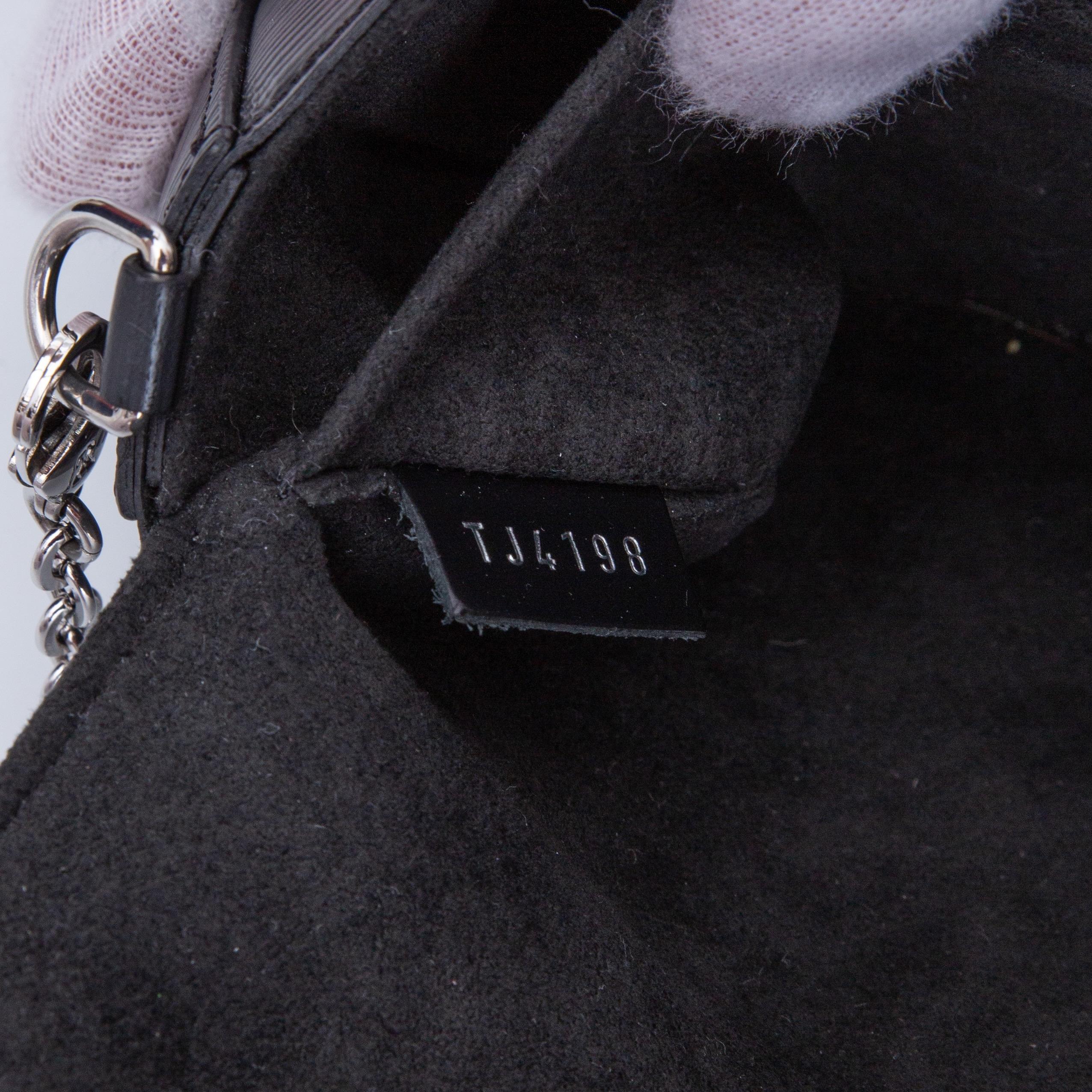 Women's or Men's Louis Vuitton Epi Leather Black Pochette Felicie Bag (2018) For Sale