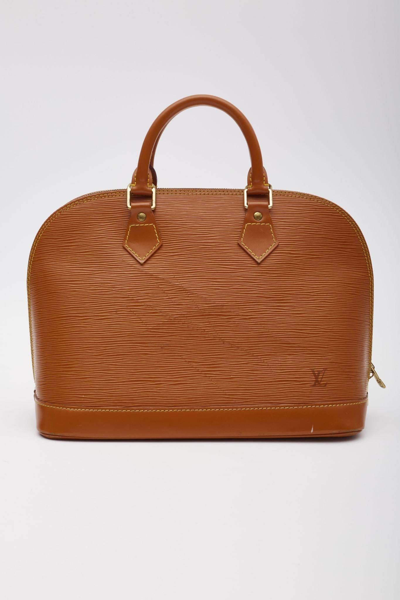 Louis Vuitton Epi Leather Cipango Orange Alma Pm Handbag In Good Condition For Sale In Montreal, Quebec