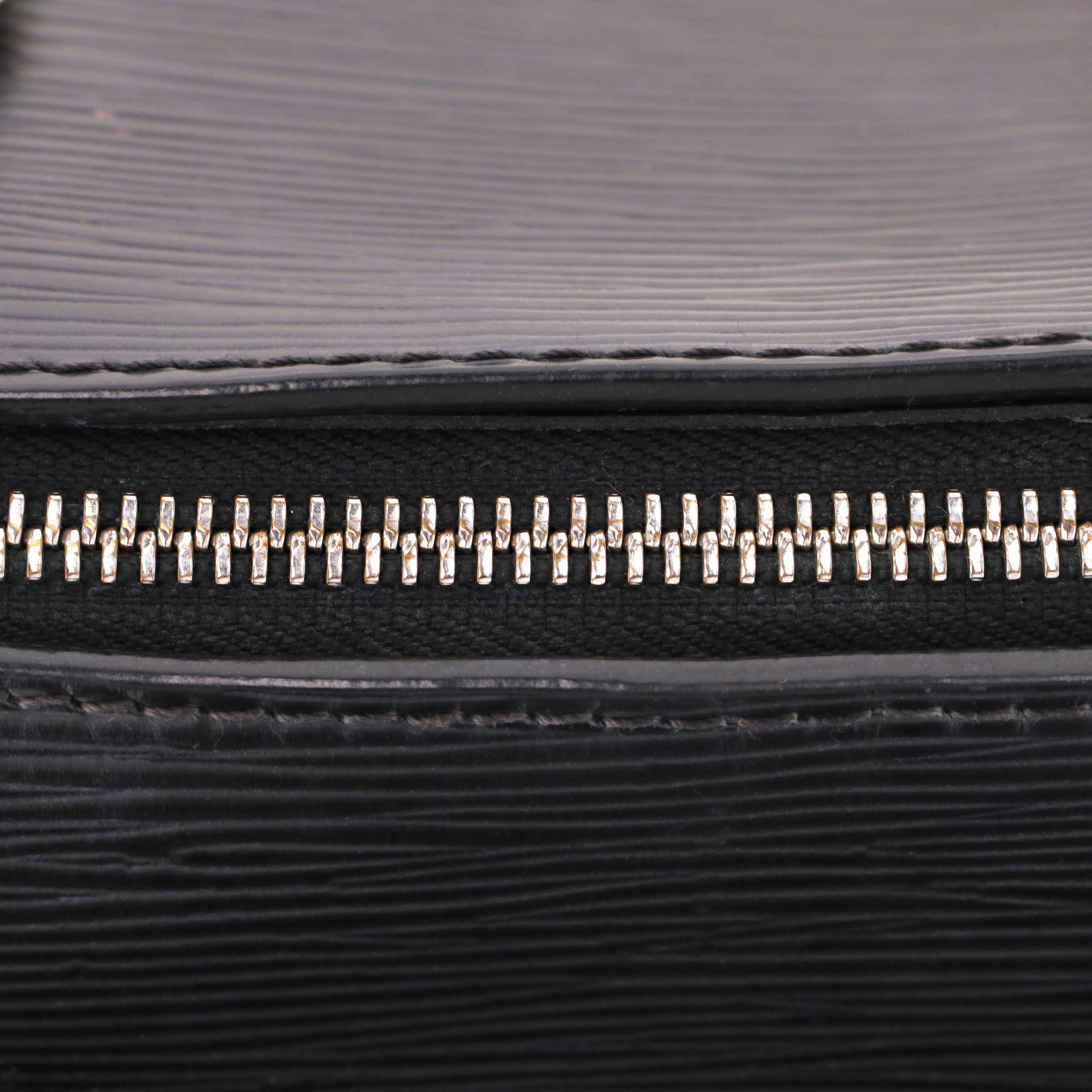 Louis Vuitton Epi Leather Medium Soufflot Handbag en vente 5