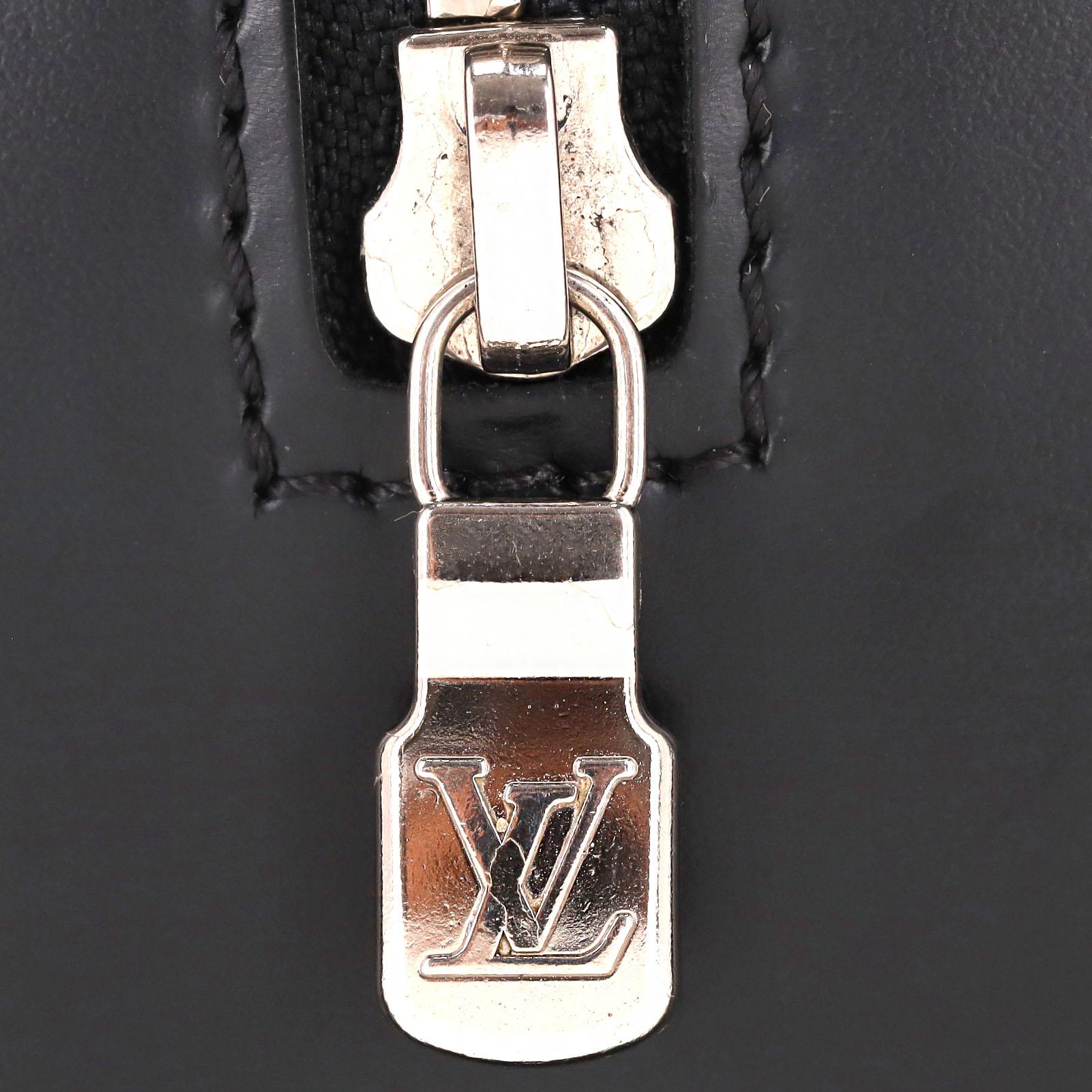 Louis Vuitton Epi Leather Medium Soufflot Handbag en vente 3