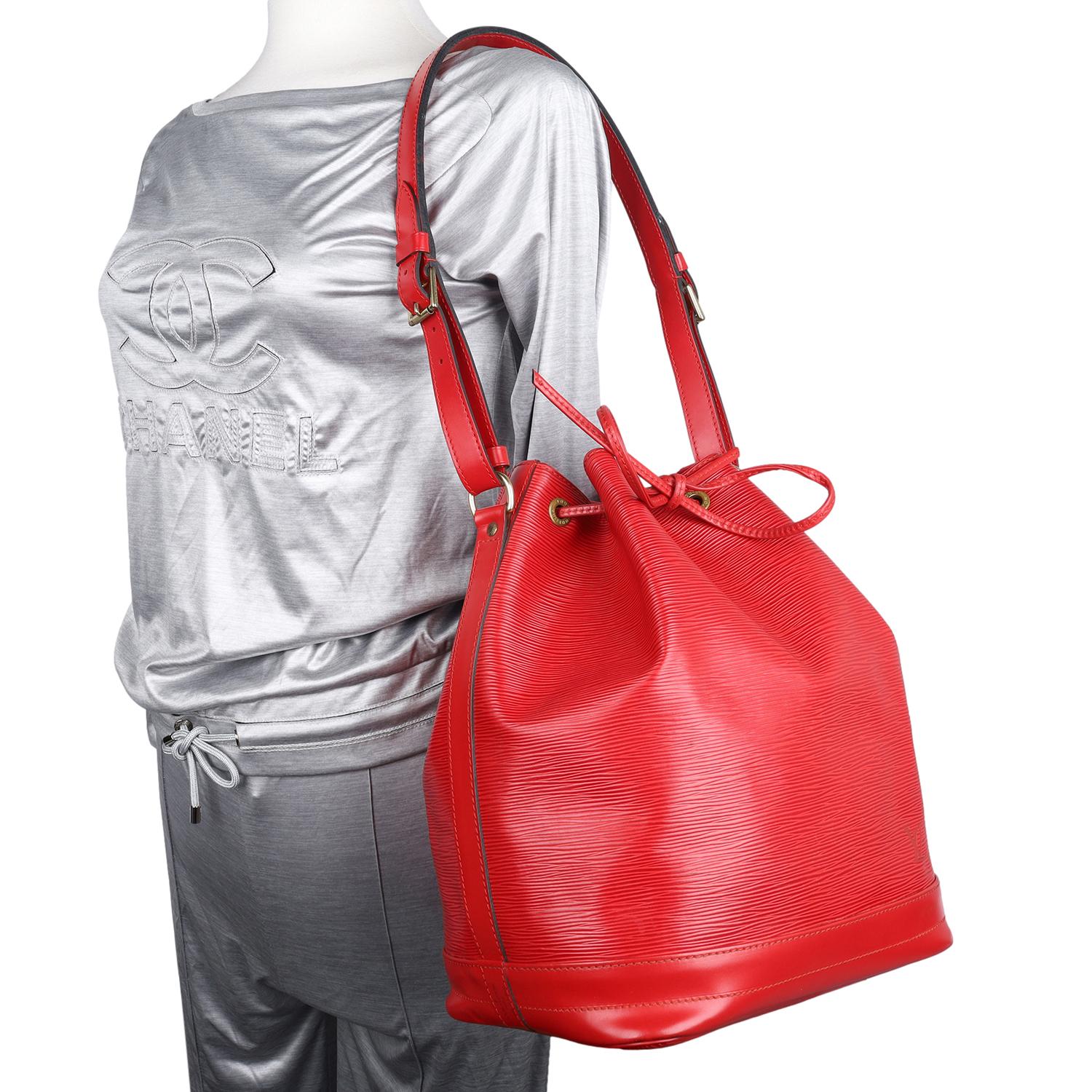 Authentic, pre-owned Louis Vuitton Noe GM shoulder bag in red. Features the classic Epi leather, top pull string closure, and a large very roomy red Alcantara-lined interior. 

Authenticity date code: AR0926    Made in France

Strap drop: adjustable