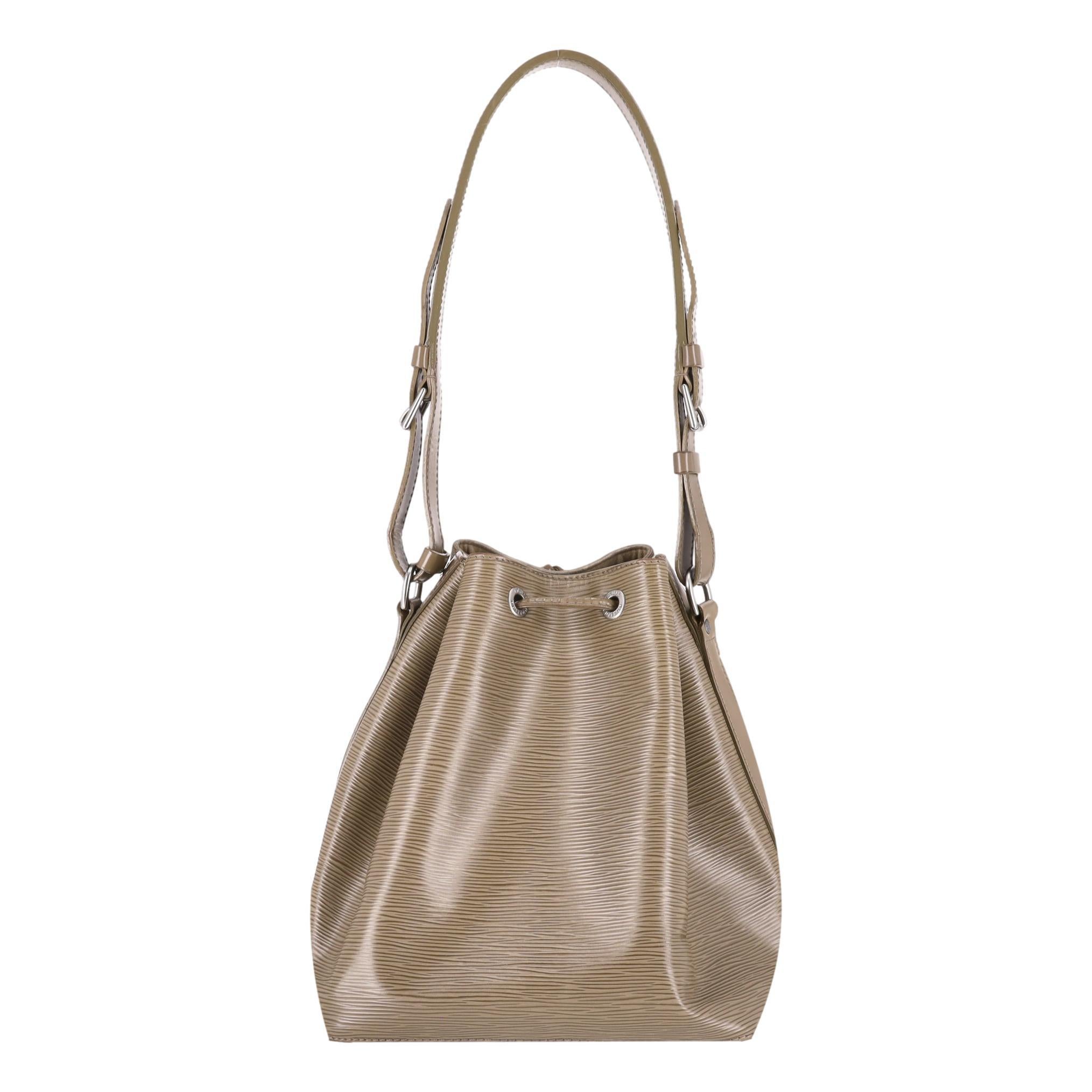 Louis Vuitton Epi Leather Petite Noe Bucket Shoulder Bag Bon état - En vente à London, GB