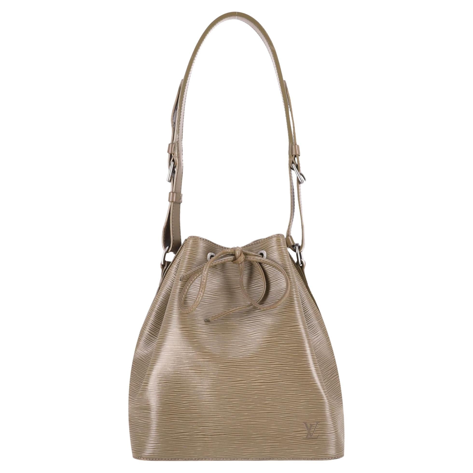 Louis Vuitton Epi Leather Petite Noe Bucket Shoulder Bag en vente