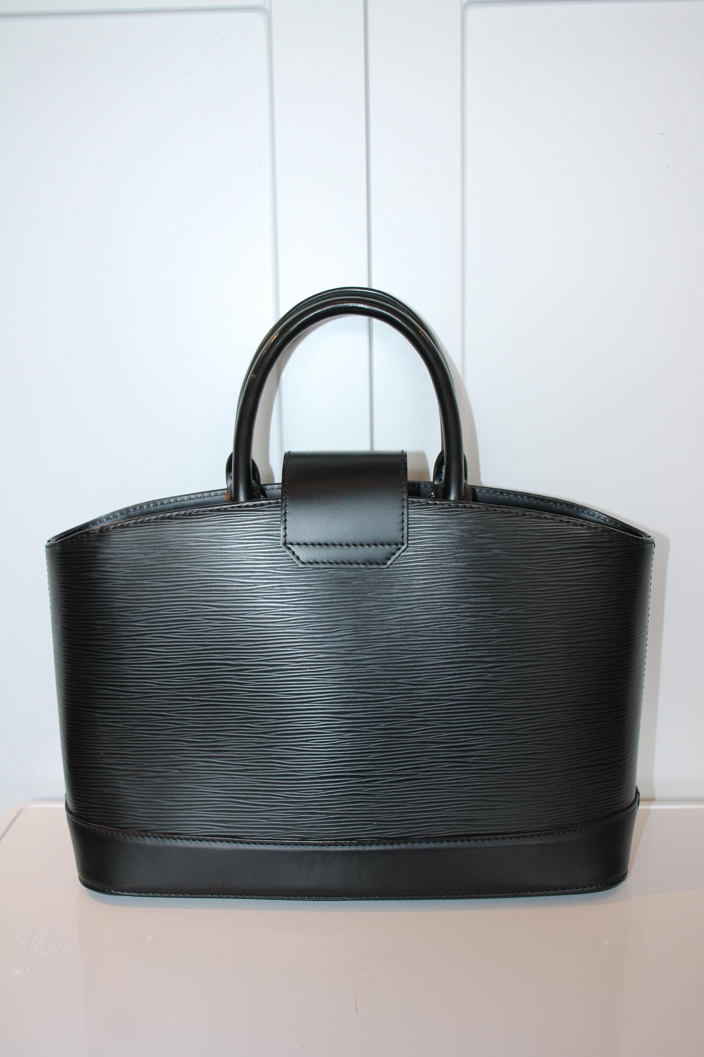 Louis Vuitton Epi Mirabeau GM In Excellent Condition For Sale In Roslyn, NY