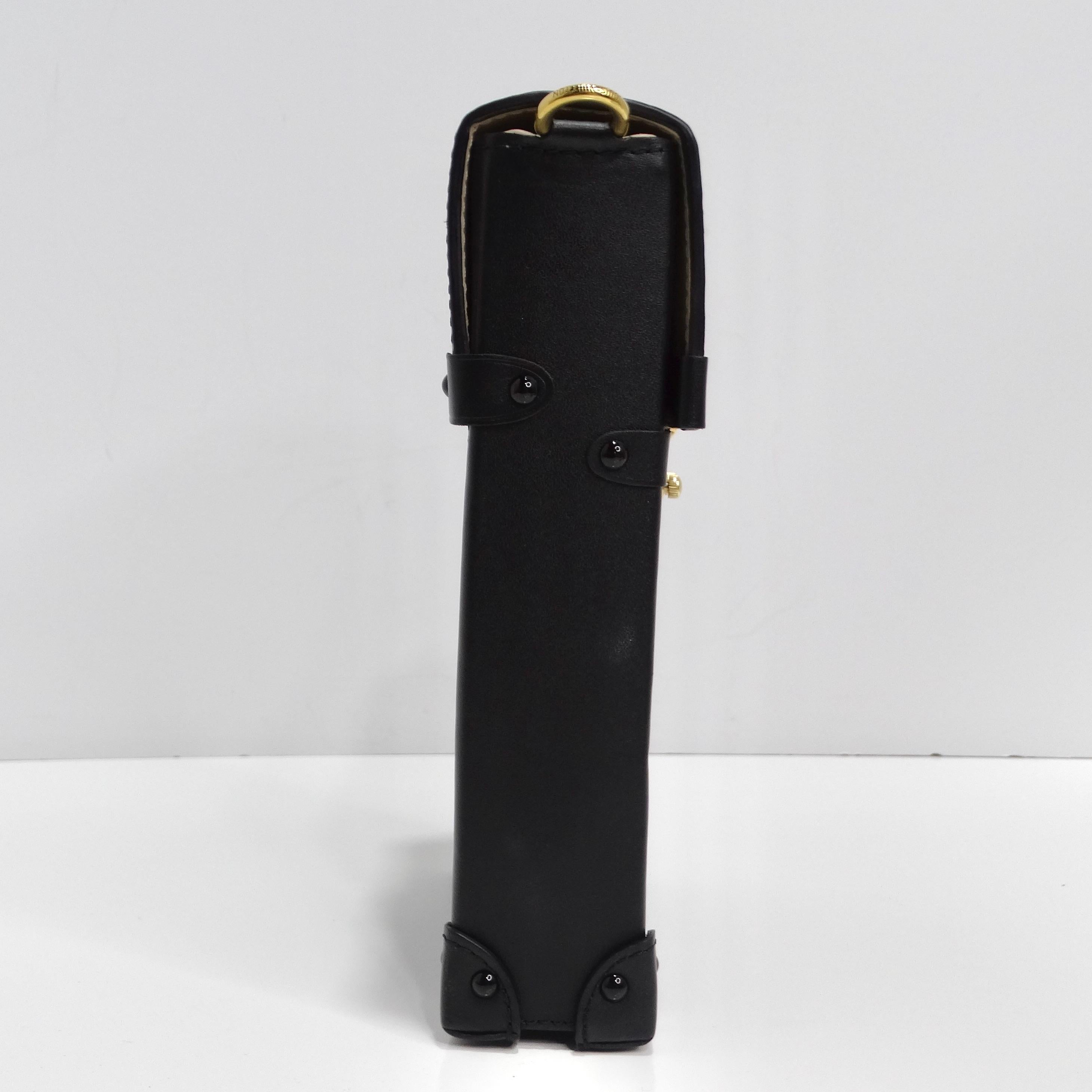 Vertikale Louis Vuitton Epi Noir Pochette-Truhe im Zustand „Gut“ im Angebot in Scottsdale, AZ