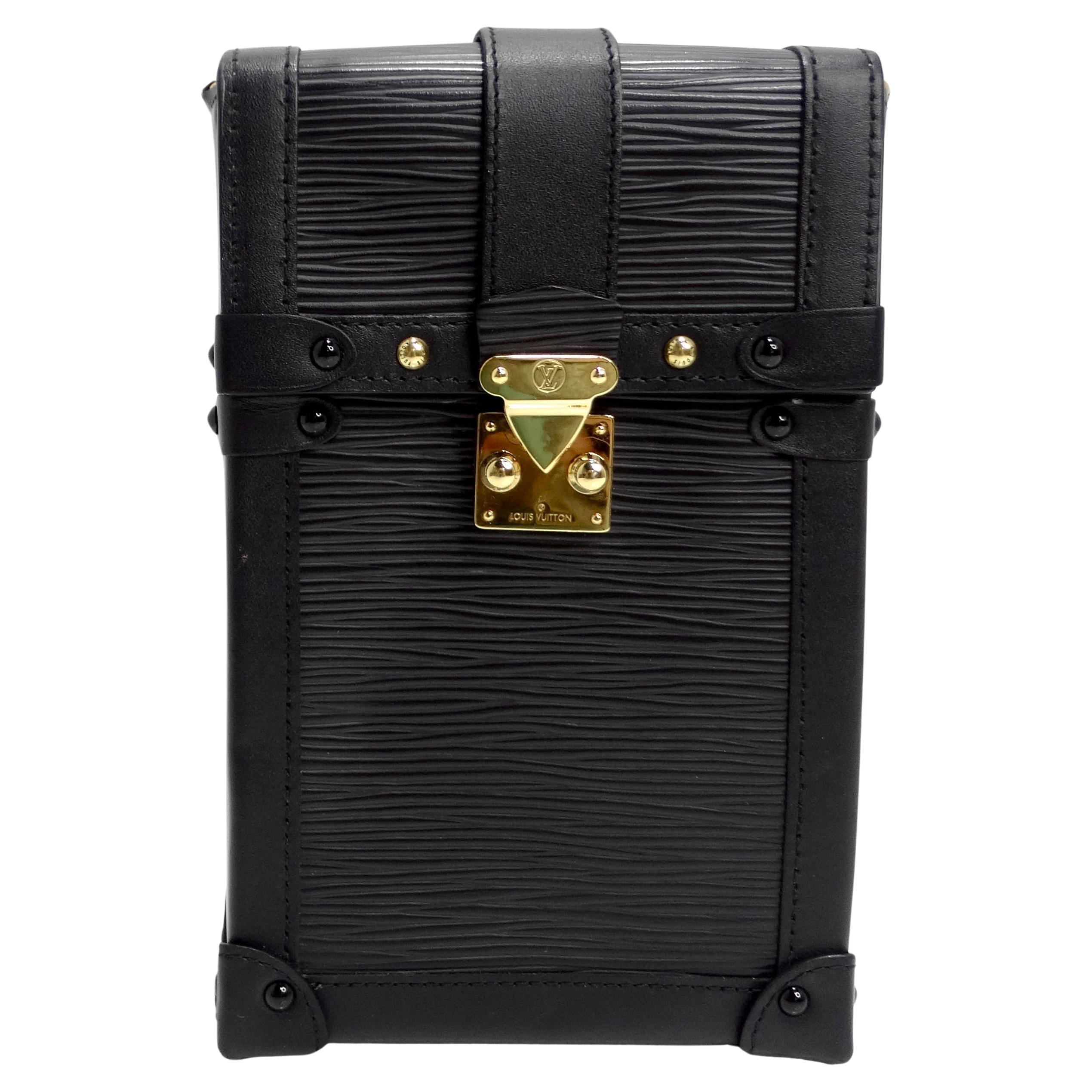 Vertikale Louis Vuitton Epi Noir Pochette-Truhe im Angebot