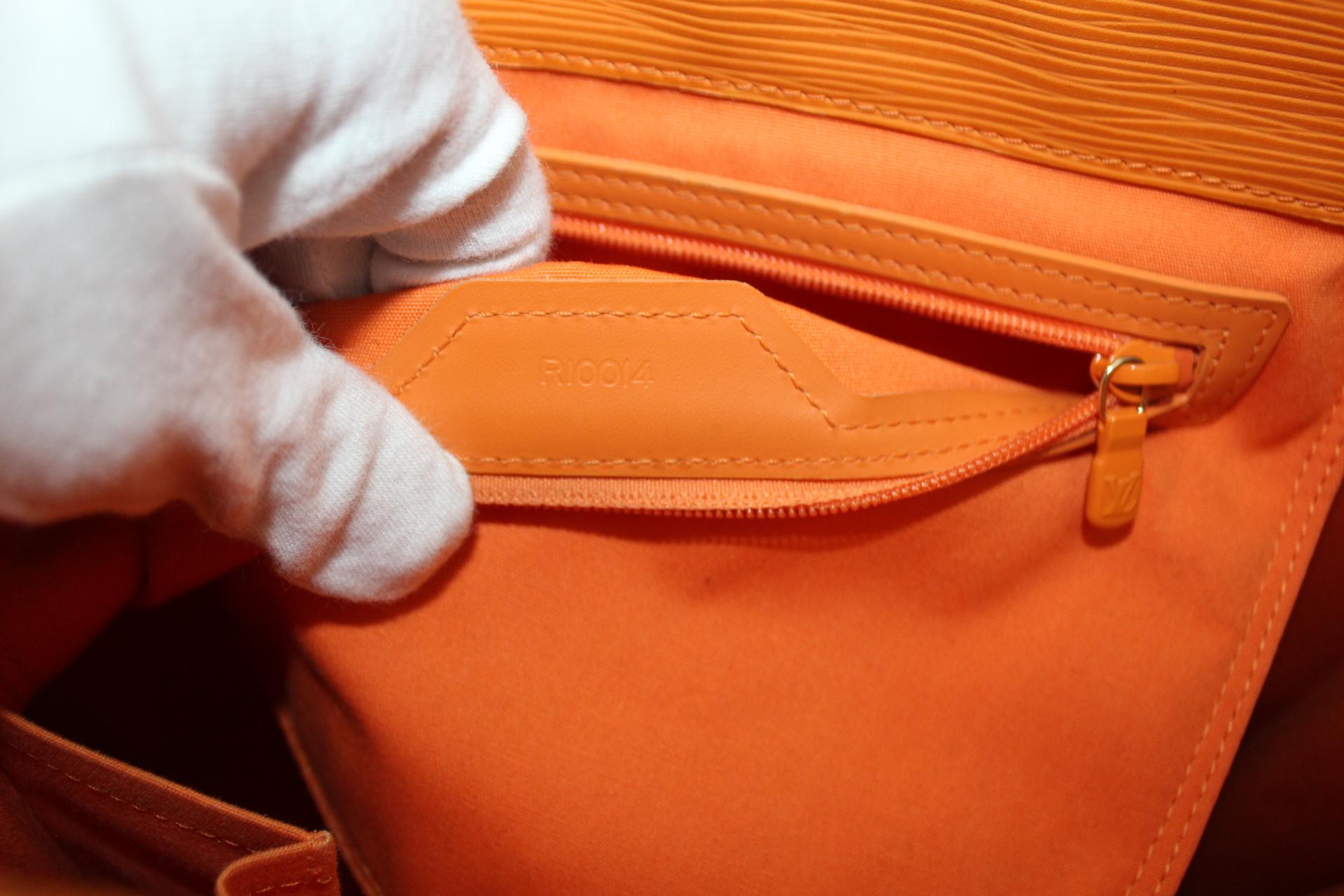 Louis Vuitton Epi Orange Leather Sac Plat Bag In Excellent Condition In Torre Del Greco, IT