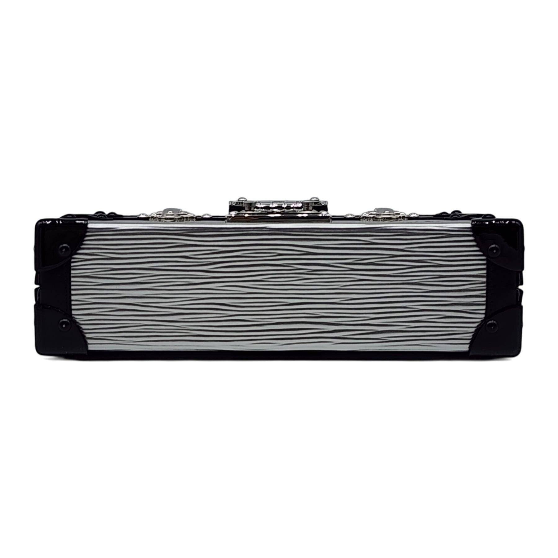 Louis Vuitton Epi Petite Malle Trunk Clutch Shoulder Bag M55309 in Silver In Good Condition For Sale In Los Angeles, CA