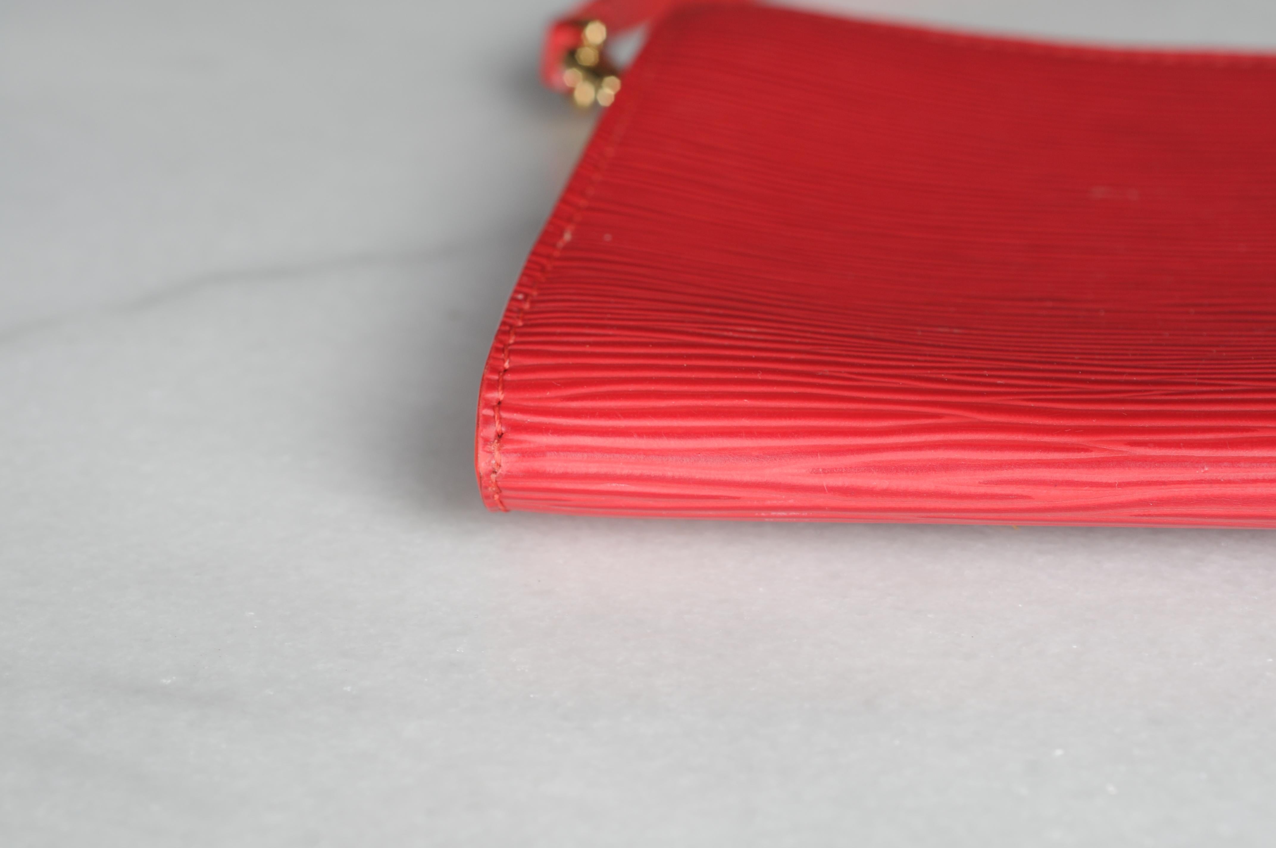 Louis Vuitton pochette en cuir rouge épi  en vente 7