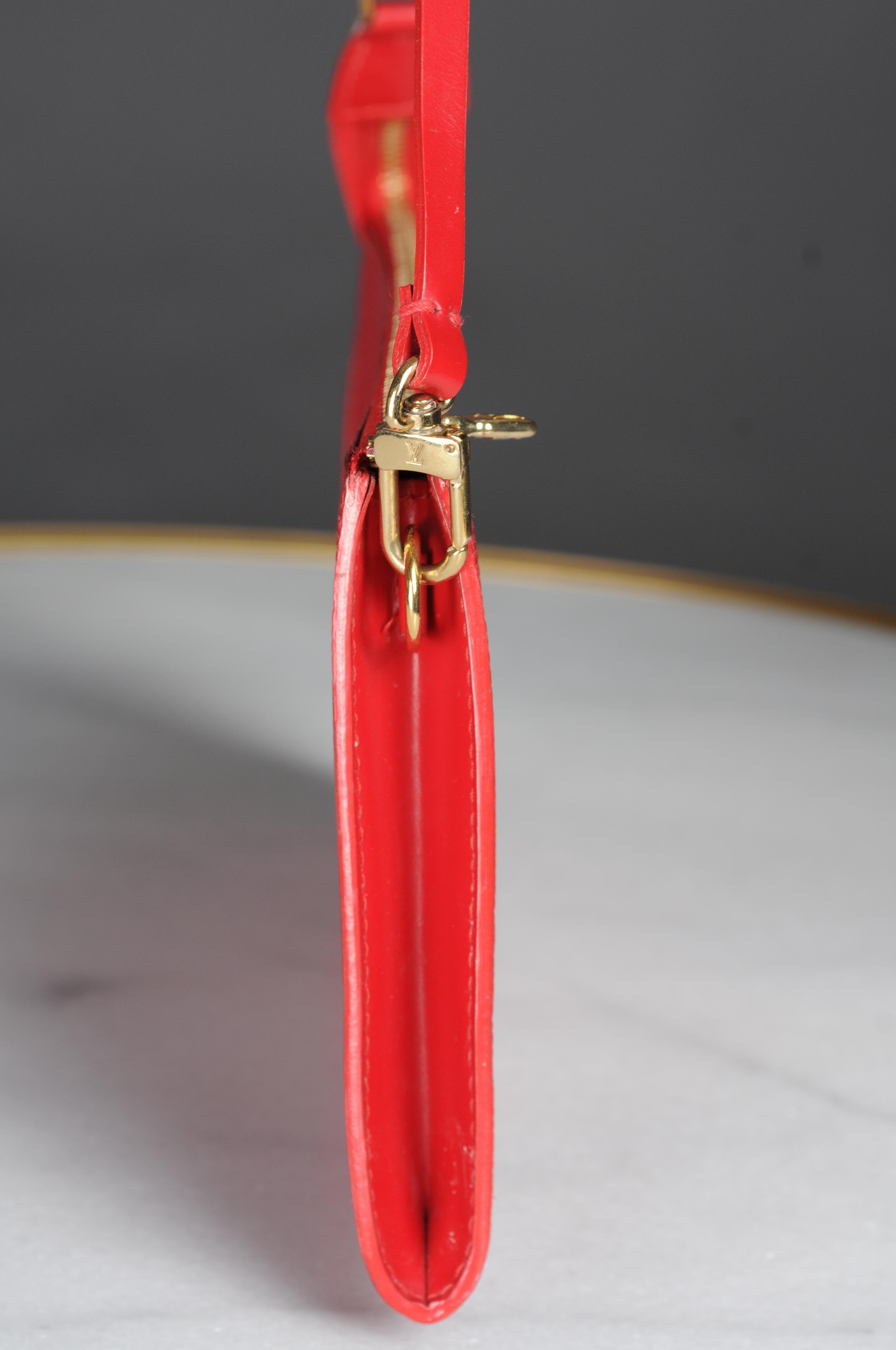 Louis Vuitton pochette en cuir rouge épi  en vente 1