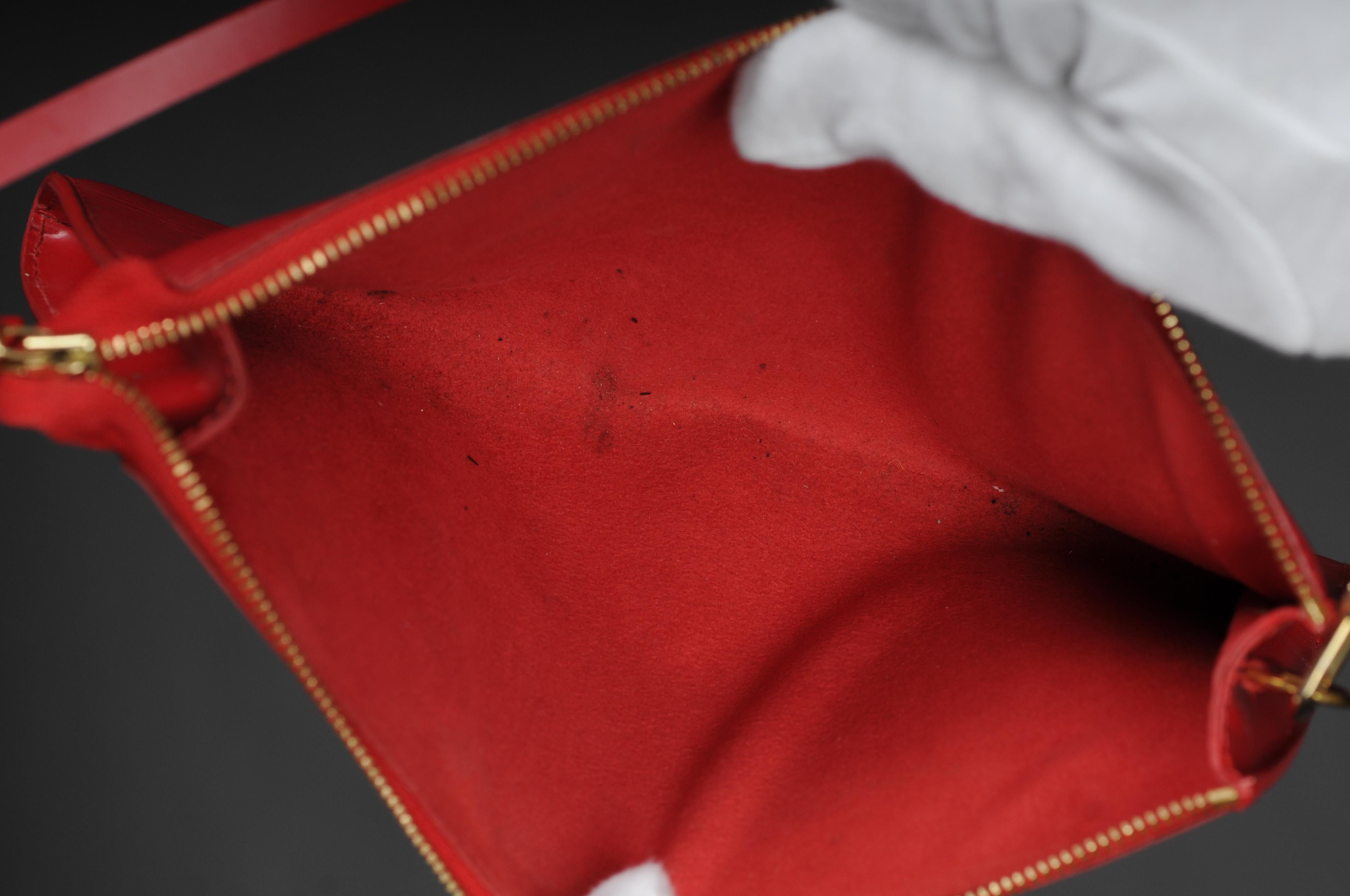 Louis Vuitton Epi Rote Leder-Pochette-Clutch  im Angebot 3