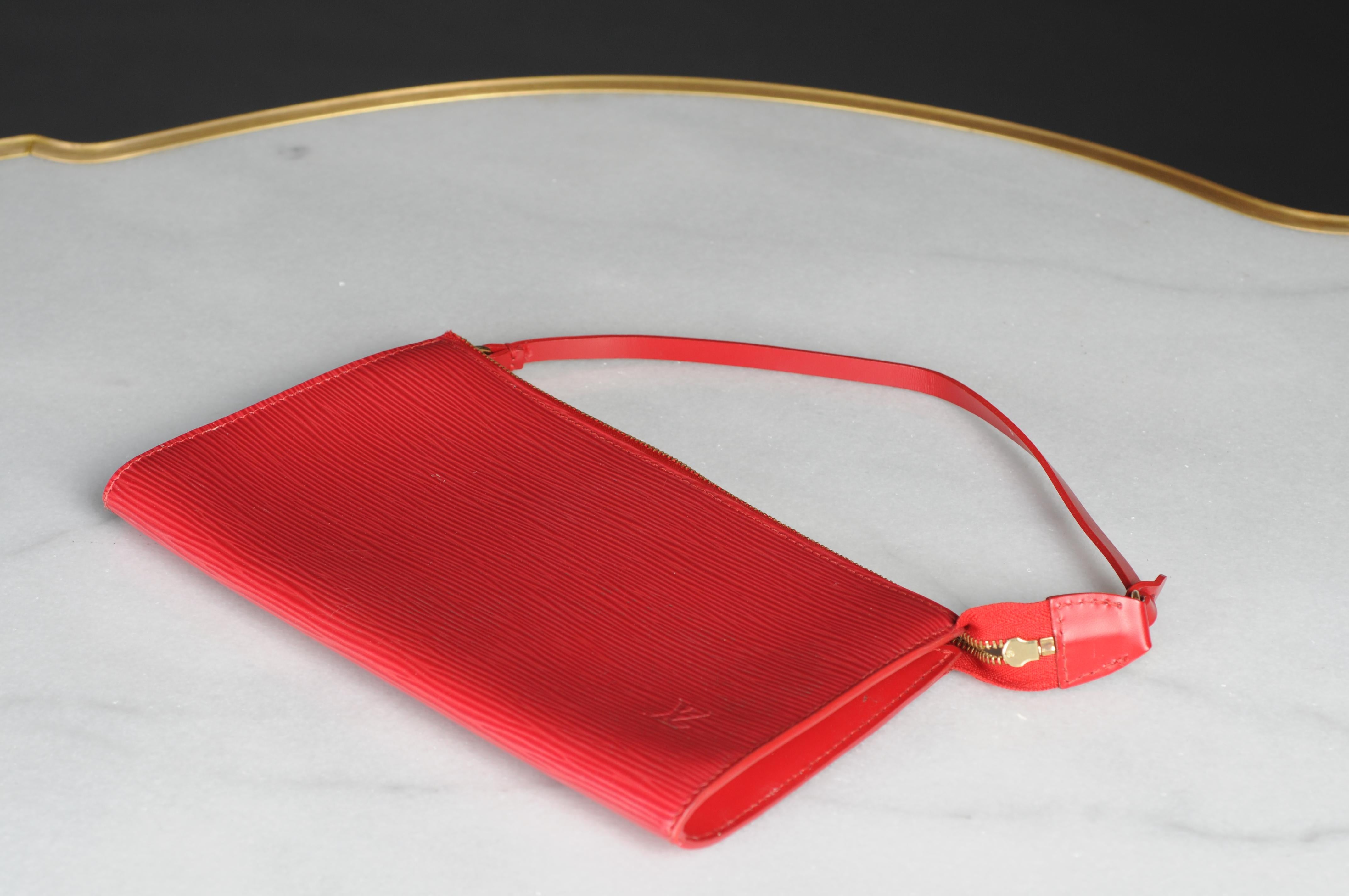 Louis Vuitton pochette en cuir rouge épi  en vente 4